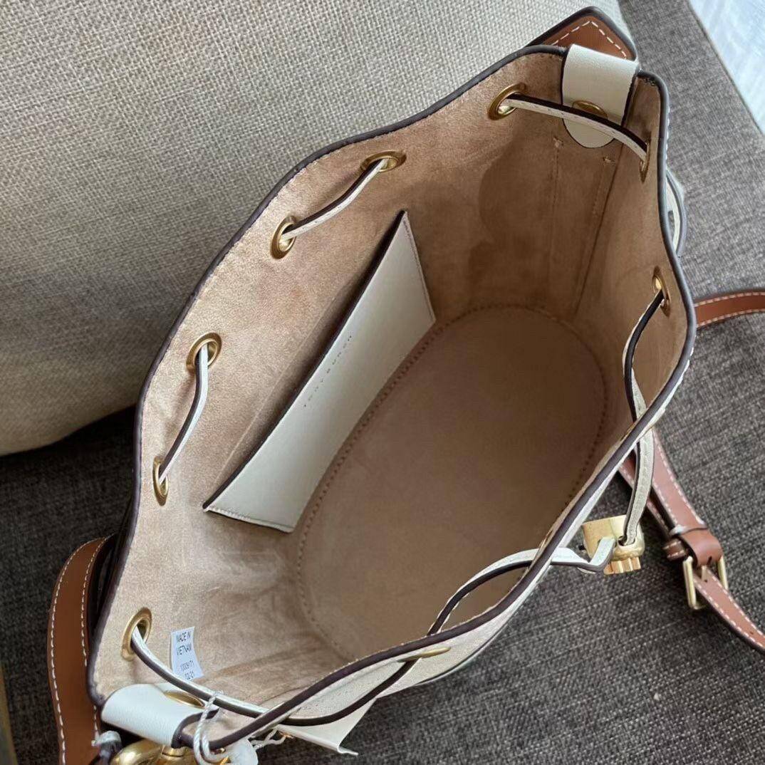 ของแท้ 💯% 】Tory T Monogram Perforated Bucket Bag New collection กระเป๋าถือหรือสะพาย ใหม่ล่าสุด สีขาวงาช้าง งานประณีตมาก วัสดุหนังวัวแท้ ลายฉลุ จะถือหรือสะพายได้หมด