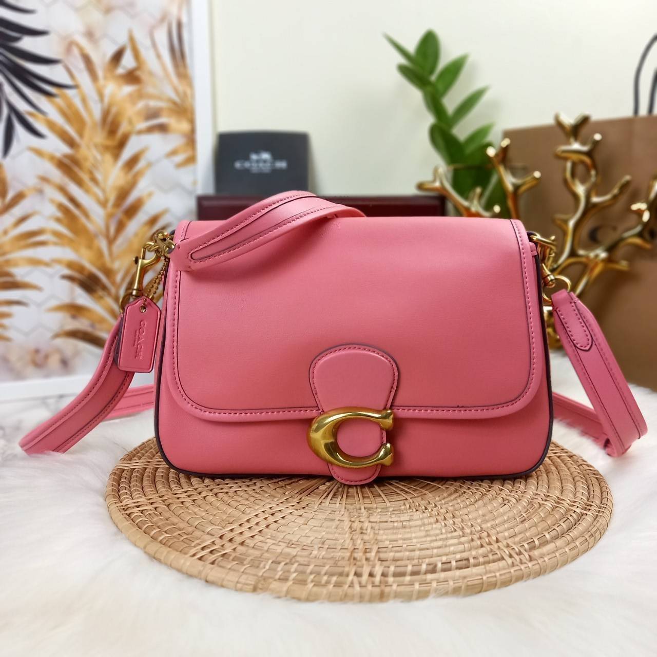 COACH SOFT TABBY SHOULDER BAG (C4823//C5261) กระเป๋าถือ กระเป๋าสะพาย ที่ใครๆก็เข้าถึงได้ หรูหรา คลาสสิค ลุคเรียบร้อย แต่ความสวยไม่น้อย! ดาเมจความลุคผู้ดีรุนแรงมาก!!เกินต้าน!!// วัสดุหนังแท้ทั้งใบ หนังเรียบ หนังนิ่มมากๆ อยู่ทรงสวยมากๆด้วย// ด้านในโล่งกว้าง