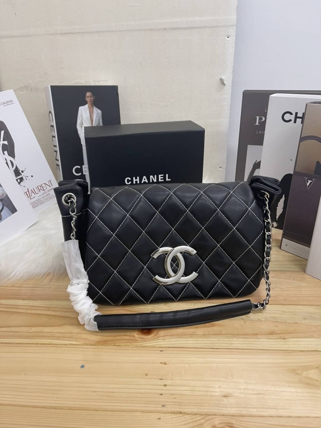 Chanel Leather Shoulder Stitch Bag / Chanel Wild Stitch Handbag กระเป๋าสะพายข้าง งานหนังเต็มใบ อะไหล่เงิน พร้อมส่งที่ไทย ภาพถ่ายจากงานขายจริง ใช้งานต่างประเทศได้