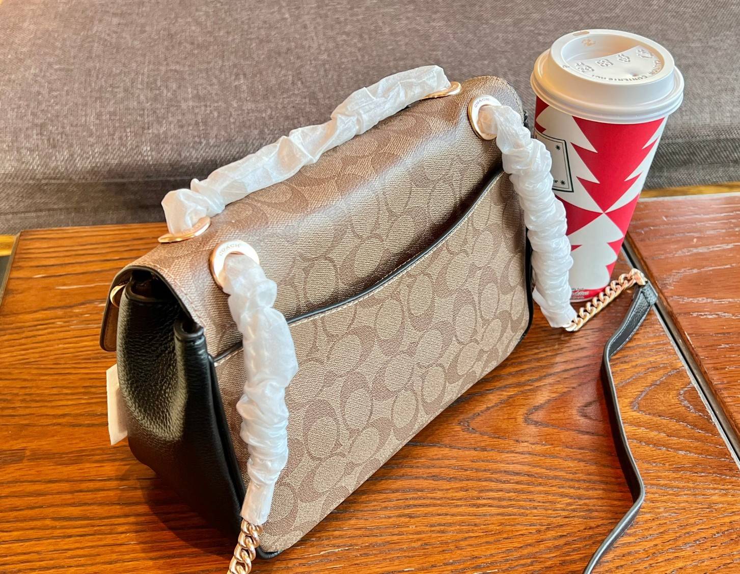 Coach Disney X Coach Klare Crossbody 25 In Signature Canvas With Patches((CC152)) พร้อมส่งก่อนใคร! เริ่ดๆ ชิคๆ กันก่อนค่ะ กับกระเป๋าสะพายแบบครอสบอดี้ร์หรือทบสายคู่ใช้งานแบบหิ้วหรือคล้องไหล่ได้ ✔️หนังแท้อย่างดีสวยมากๆค่ะ