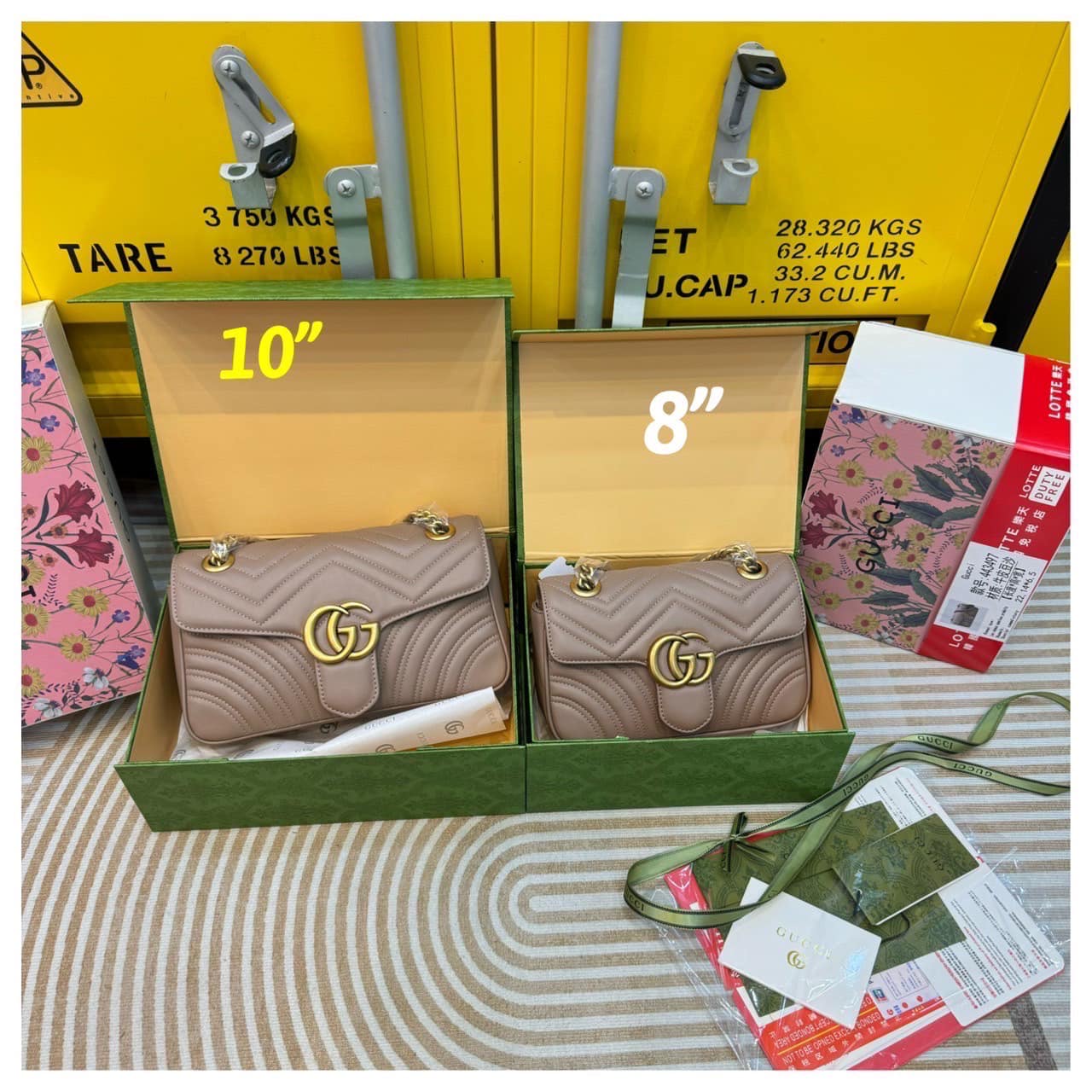 GUCCI GG Marmont shoulder bag กระเป๋าสะพายข้างรุ่นคลาสสิค สะพายขับผิว ดูแพง อัพลุคได้สบายๆ เปิด-ปิดด้วยตัวกดล็อคแน่นหนา ด้านหลังดีไซน์รูปหัวใจ