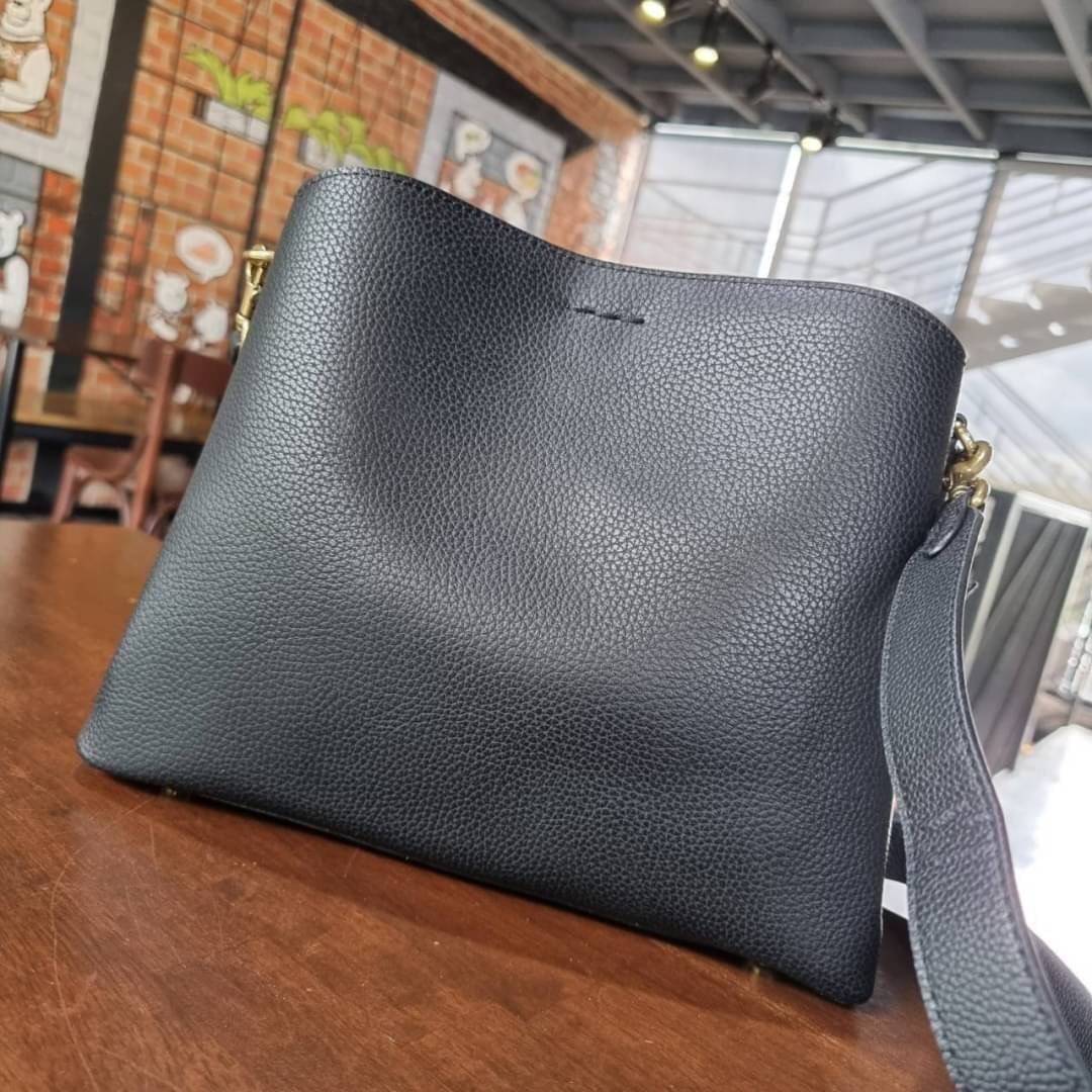 COACH WILLOW SHOULDER BAG ((C2745//C2590//C2621)) พร้อมส่งที่ไทย รุ่นแนะนำค่ะ🔥🔥 🔺กระเป๋าหิ้ว//คล้องไหล่//สะพายข้าง สุดคุ้ม! หนังแท้ชั้นดี ได้ไปหลงรักแน่นอนค่ะ หนังสวยมากๆ😘 🔺ตัวกระเป๋าแบ่งเป็นสองช่องหลัก ด้านนึงเป็นแ