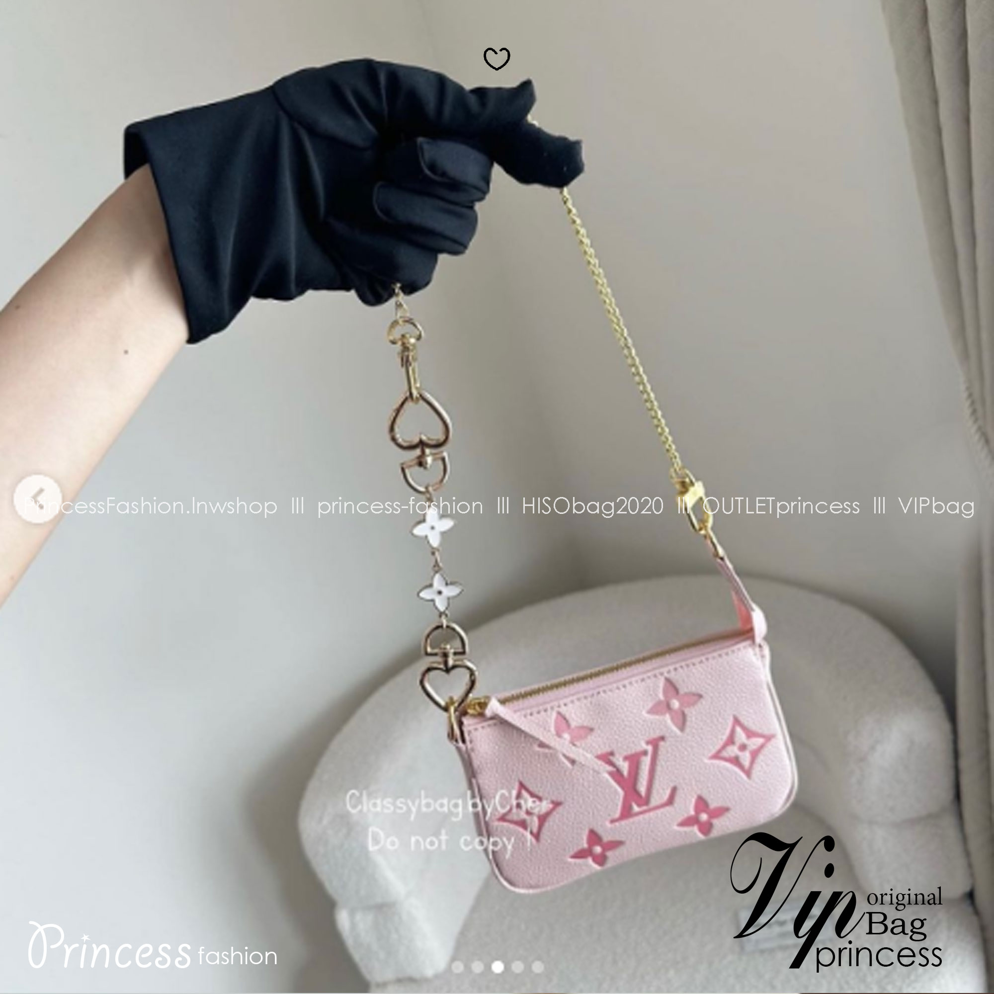 LV Mini Pochette Accessoires กระเป๋าทรงพอชไซส์มินิน่ารัก สวยงามน่าหลงใหล มาพร้อมสายโซ่ประดับมุกและหัวใจ สุดคุ้มปรับใช้ได้ตามต้องการ ถือออกงานดูแพง แมชชุดน่ารัก ได้ใบนี้ไปคุ้มแน่นอนค่ะ