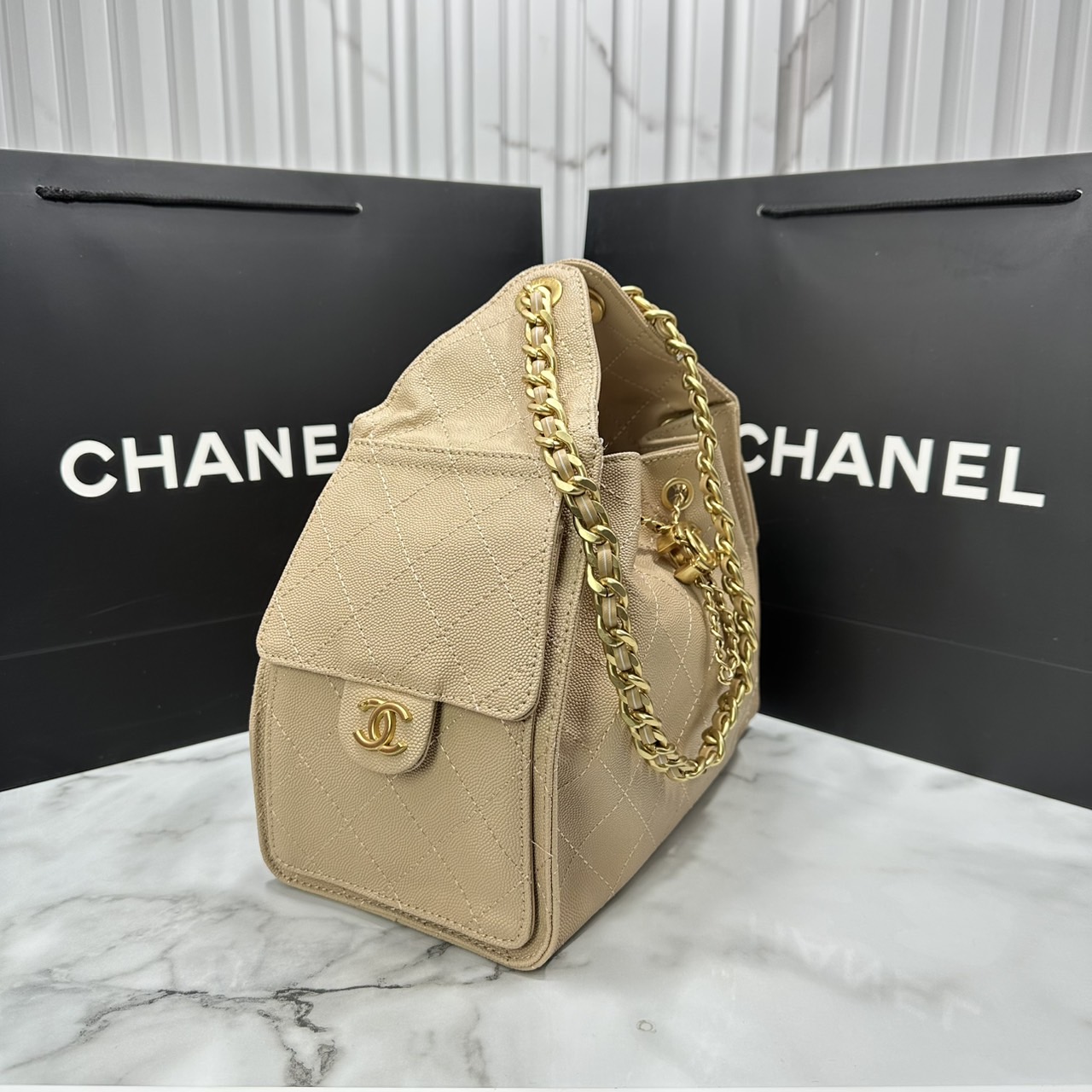 ORI หนังแท้ | 25cm CHANEL 25 Small Handbag Spring-Summer 2025 กระเป๋าสะพายรุ่นใหม่สุดฮอตแห่งปี หนังแท้ลายเกรน ที่สุดแห่งความไอคอนิก มาพร้อมใบเล็ก อะไหล่สีทองสวยหรู