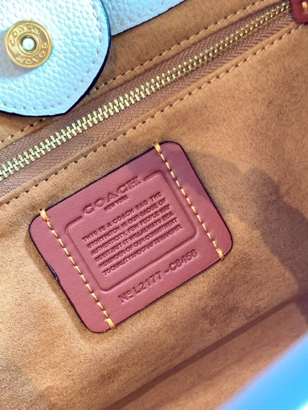 COACH FIELD TOTE 30 WITH HORSE AND CARRIAGE PRINTAND CARRIAGE BADGE 📣พร้อมส่งที่ไทย ใหม่ล่าสุด บอกเลยสีสวย สุดคลาสสิคมากๆ