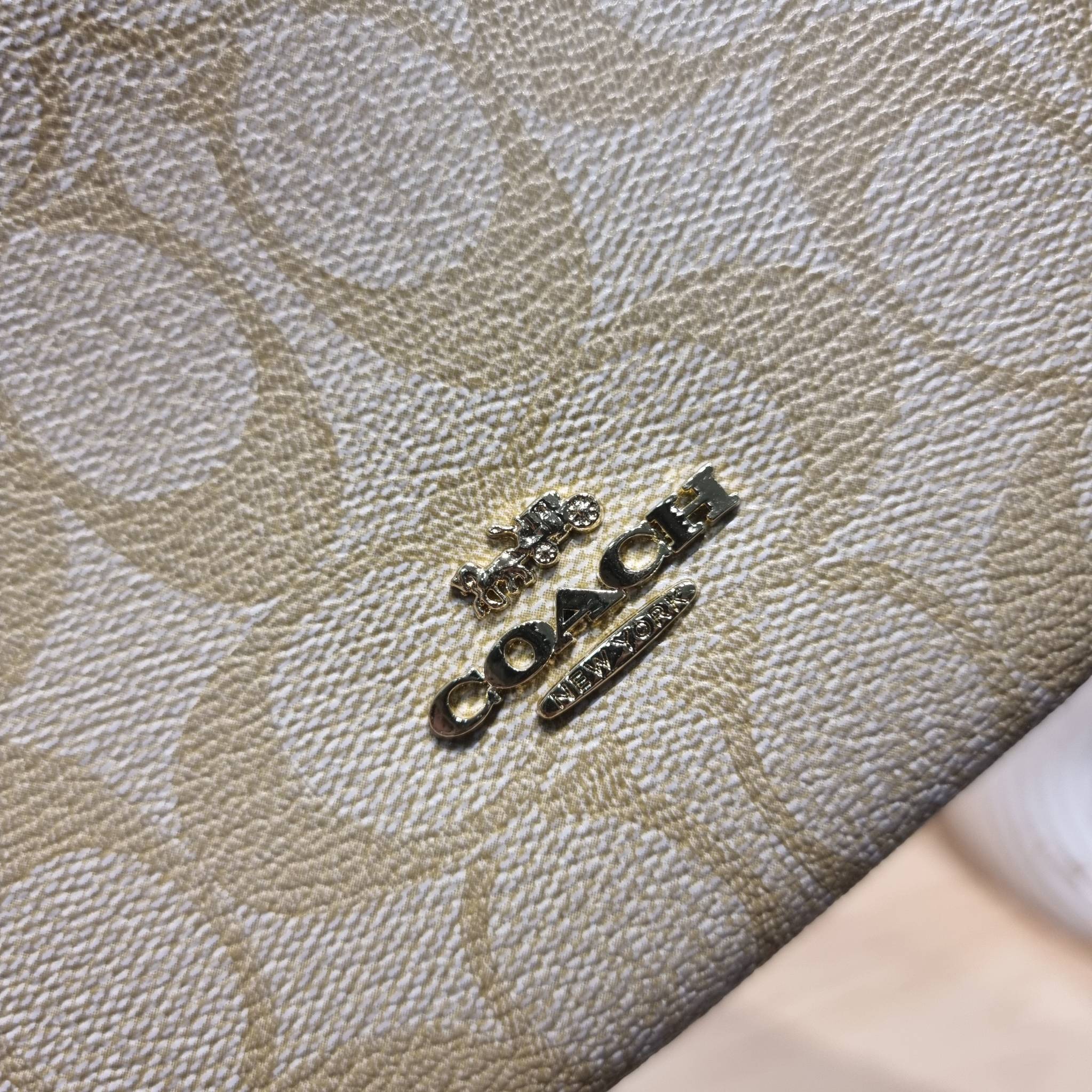 COACH DOUBLE ZIP WALLET IN SIGNATURE CANVAS / C5576 / C5610 / C7313 พร้อมส่ง 8 สี ใหม่ล่าสุด คอล 2023 กระเป๋าคล้องมือใบใหญ่ ดีไซน์ใหม่เล่นระดับ เพิ่มลูกเล่นและดีเทลให้ดูน่าใช้ยิ่งขึ้น