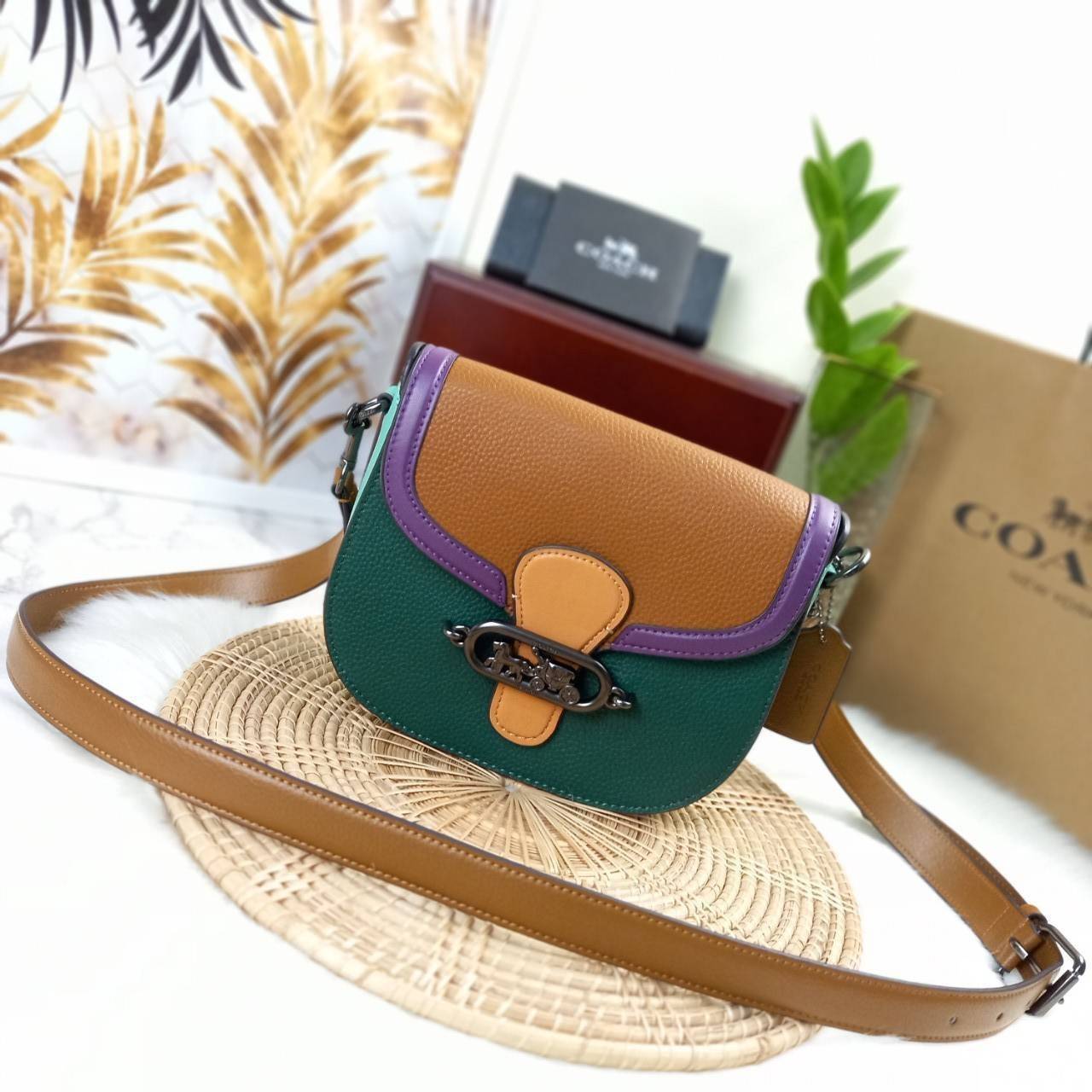 OUTLET 】COACH JADE SADDLE BAG IN COLORBLOCK (COACH 91084) สวยพิฆาตมาก สยบทุกสายตา 🌺 พร้อมส่งความสวยก่อนใคร// กระเป๋าถือ สะพาย มีสายสะพายยาว ถอดและเลื่อนปรับระดับได้ //วัสดุหนังแท้เต็มใบ หนังคุณภาพ ขึ้นทรงสวยมากๆ งานสวยคมกริบที่สุด //ฝาเปิดเป็นแบบฝ