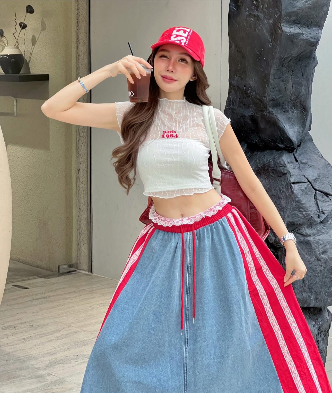 เช่าชุดเที่ยว by Princess 💕เซทเสื้อครอปลูกไม้ซีทรูคอสูง แมทกระโปรงยีนส์ สวยติดแกรมสุด