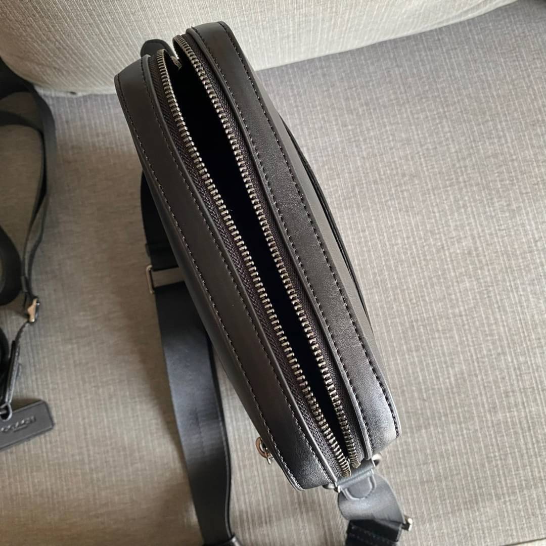 COACH HOUSTON FLIGHT BAG IN SIGNATURE CANVAS (F73336) ขายดีตลอดกาล!! คลาสสิคไม่มีใครเกิน!! กระเป๋าสะพายข้างทรงแมสเซ็นเจอร์ยอดฮิต ทรงสวย ดูดี 🔥 เป็นอีกรุ่น ที่พลาดแล้วต้องรอนานมากๆ ฮ๊อต ฮิต สุดๆ ใช้ได้ทุกเพศ Unisexสุดๆ เท่ห์มากบอกเลย จะออกงานไหน ไม