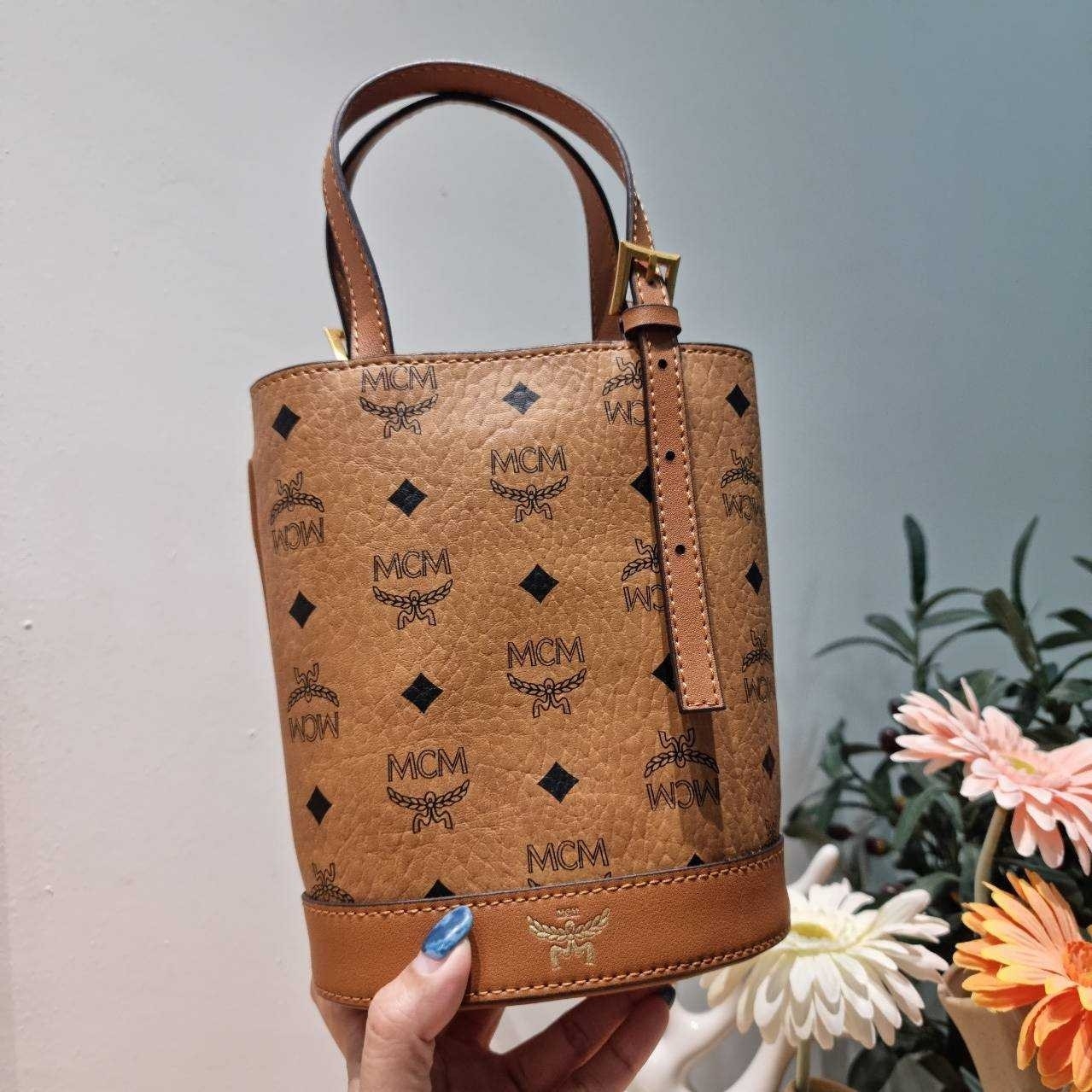 M.C.M AREN BUCKET TOTE IN VISETOS กระเป๋าทรงบัคเก็ต ขนาดกำลังสวย ไอเท็มใหม่ เกรดท็อปออริ 1:1 สลับแท้ ใช้งานต่างประเทศได้