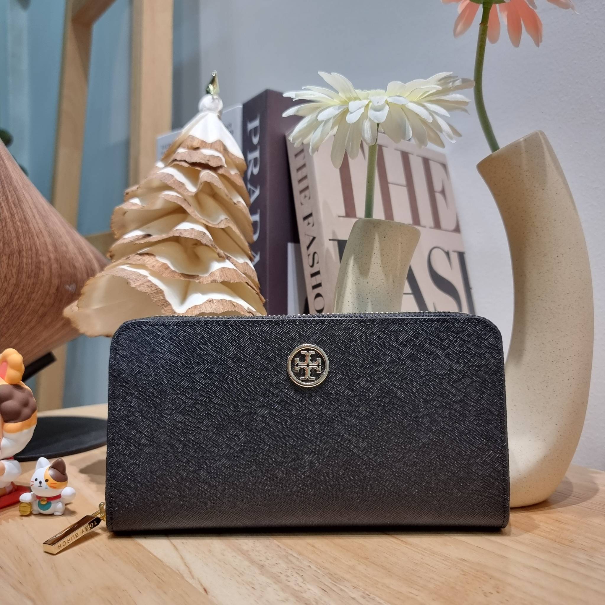 TORY BURCH ROBINSON MULTI GUSSET ZIP CONTINENTAL WALLET รุ่นหายาก พร้อมสีน่ารักน่าใช้ ต้อนรับเดือนแห่งความรัก!! กับกระเป๋าสตางค์ใบยาว ขนาดกำลังพอเหมาะ ดีไซน์เรียบหรู