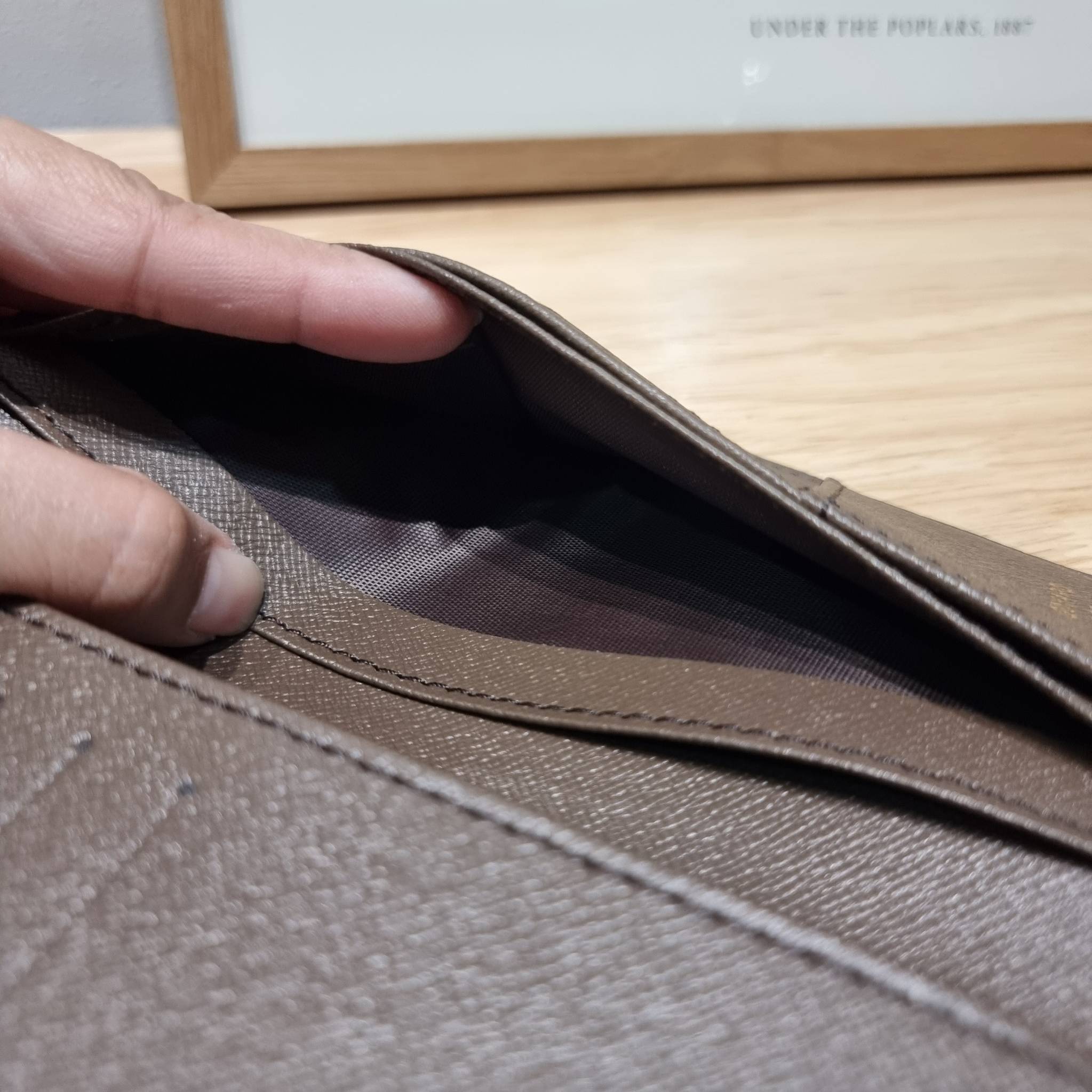 Goyard Bi Fold Long Wallet / GOYARD FLAP WALLET / Goyard Long Wallet กระเป๋าสตางค์ใบยาว รุ่น unisex ที่ใช้ได้ทั้งหนุ่มๆและสาวๆ ไอเท็มนี้ตอบโจทย์สำหรับคนที่ชอบเก็บบัตรเยอะๆ