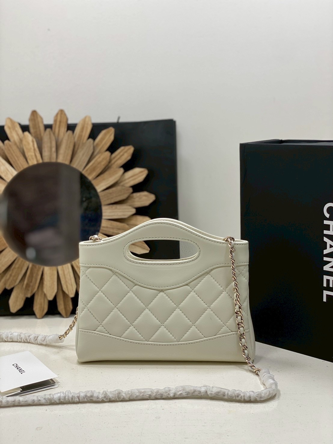ORI หนังแท้ | Chanel 24S 31 Mini Clutch with Chain กระเป๋าสะพายดีไซน์น่ารัก ใบเล็กพร้อมสายโซ่ หูจับในตัว สวยเรียบหรู