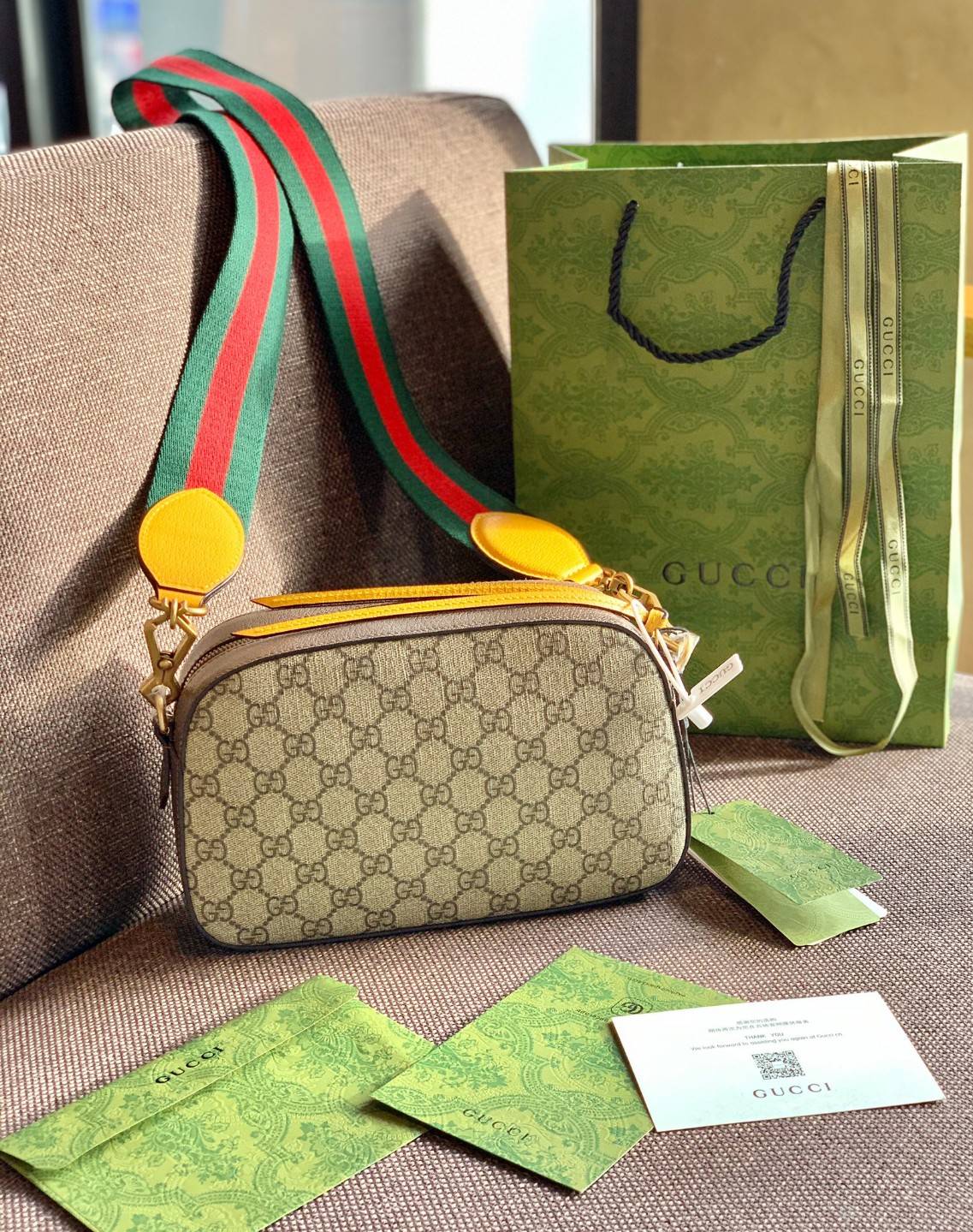 ORI หนังแท้ GUCCI GG SUPREME MESSENGER BAG กระเป๋ารุ่น Unisex ใช้ได้ทั้งหญิงชาย อีกหนึ่งไอเทมที่ต้องมีติดตัวสักใบค่ะ กระเป๋าสะพายข้างหรือครอสบอดี้ร์ งานหนังแกะแท้คุณภาพเกินราคา