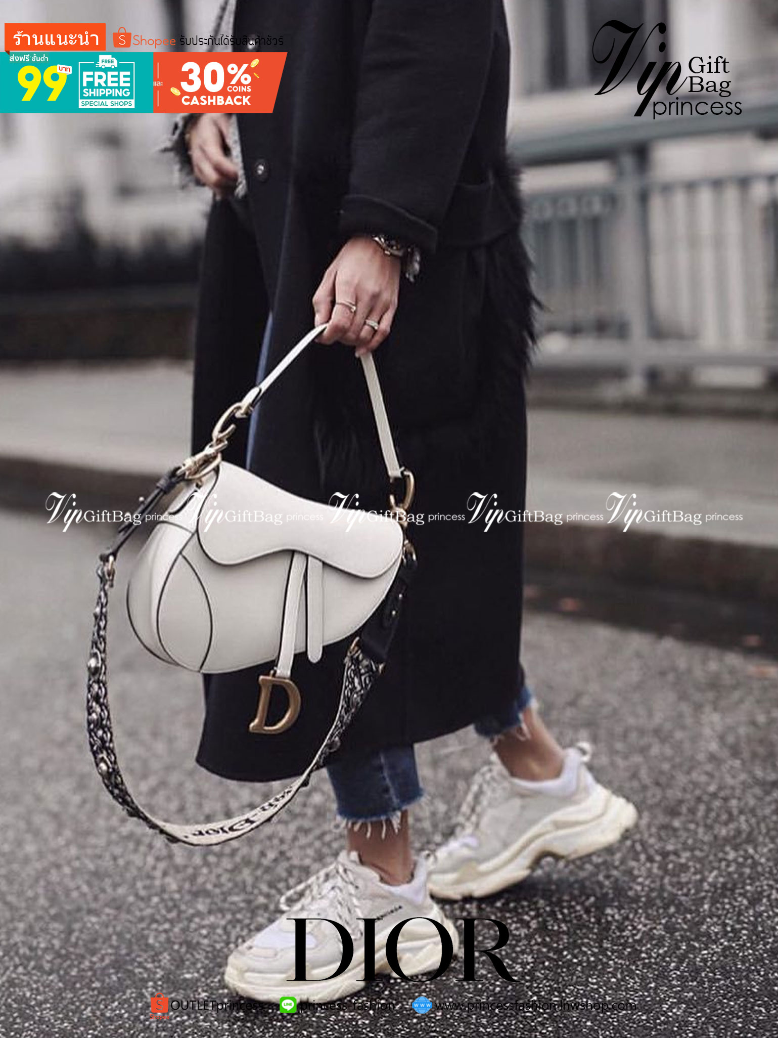 หนังแท้ DIOR SADDLE BAG with strap กระเป๋ารุ่นยอดนิยมตามแบบฉบับแบรนด์ งานออริหนังแท้ทั้งใบ ใช้งานได้ 2 แบบ สะพายยาว CROSSBODY และสายสั้นถือได้เก๋ๆ ลุคนี้คูลสุดๆ เลยค่าา ภาพถ่ายจากสินค้าจริง! สวยมาก พร้อมส่งที่ไทยราคาสุดคุ้ม สาวๆ ห้ามพลาดค่ะ!