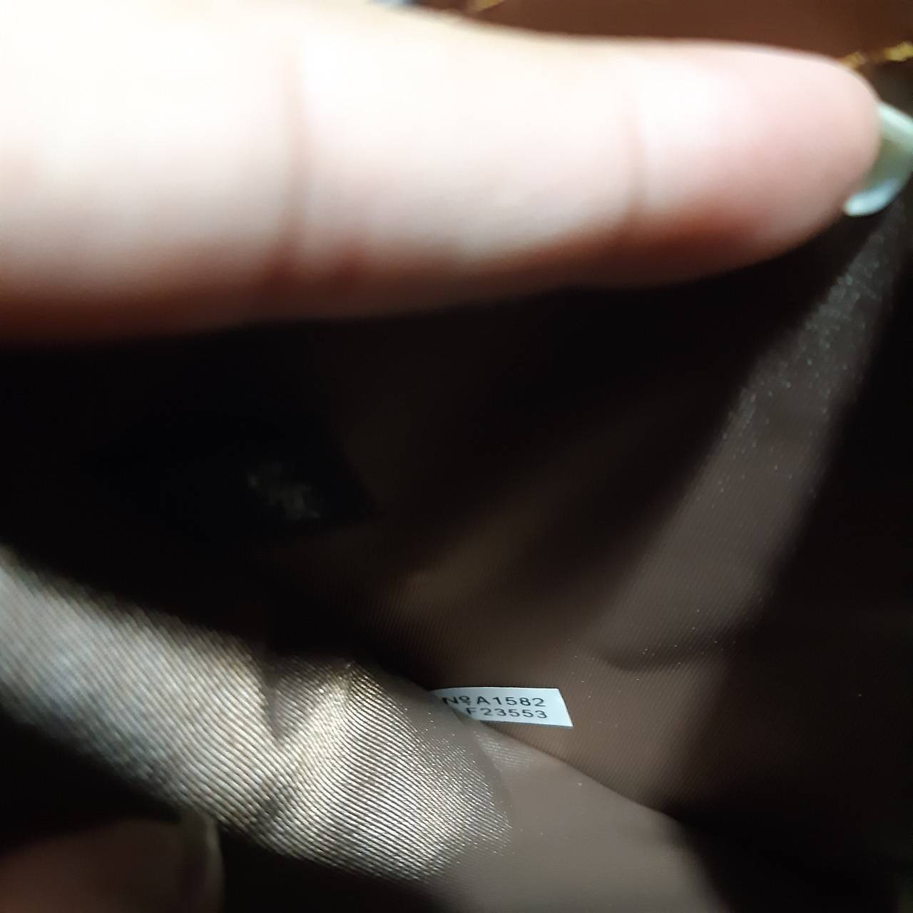 ของแท้ COACH F23553 MEDIUM CORNER ZIP WALLET IN SIGNATURE CANVAS กระเป๋าสตางค์ใบกลาง ขนาดกำลังเหมาะมือ