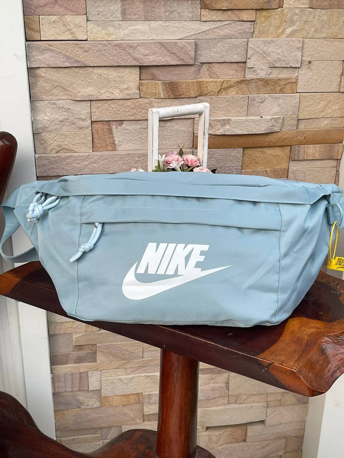 Nike Tech hip pack กระเป๋าคาดเอว Nike Tech รุ่นใหม่ชนช้อป!! ให้คุณหยิบใช้อุปกรณ์กีฬาและพกพาได้อย่างง่ายดาย