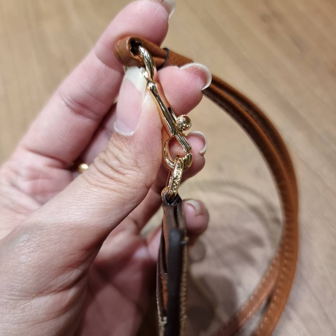 COACH ID LANYARD IN COLORBLOCK SIGNATURE CANVAS ง่ายๆแบบไม่ธรรมดา!! คลาสสิคแต่มีดีเทลโดดเด่น!! กระเป๋าถนอมบัตร พร้อมสายคล้องคอ ดีไซน์ลวดลายสวย ดูดีทุกแบบ ใช้งานง่าย พกพาสะดวก จะใส่บัตรพนักงาน บัตรเครดิต บัตรปชช. ใบขับขี่ และบัตรอื่นๆที่อยากจะใส่!! ตามใจไป