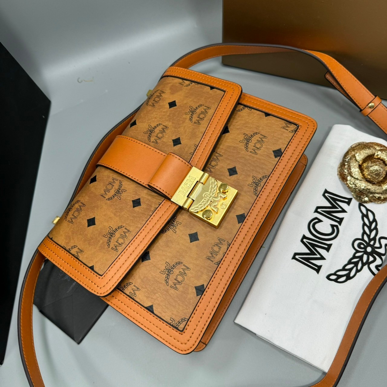 M.C.M MEDIUM TRACY SHOULDER BAG IN VISETOS กระเป๋าสะพายข้าง สุดหรู มาร์ทเทห์ เกรดออริ สลับแท้ 1:1 ใช้งานต่างประเทศได้