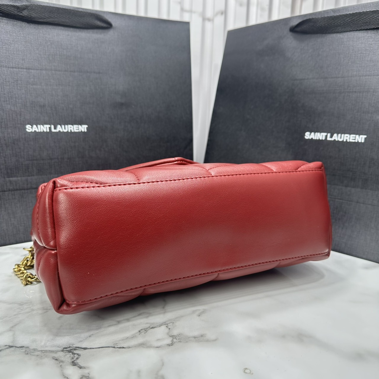 ORI หนังแท้ | 28cm YSL PUFFER SMALL in Nappa leather กระเป๋าสะพายรุ่นยอดนิยม ทรงสวย ใช้ได้บ่อยไม่มีเบื่อ วัสดุหนังสัมผัสนิ่มมือ ดีไซน์เรียบหรู ดูแพง สะพายได้หลากหลาย