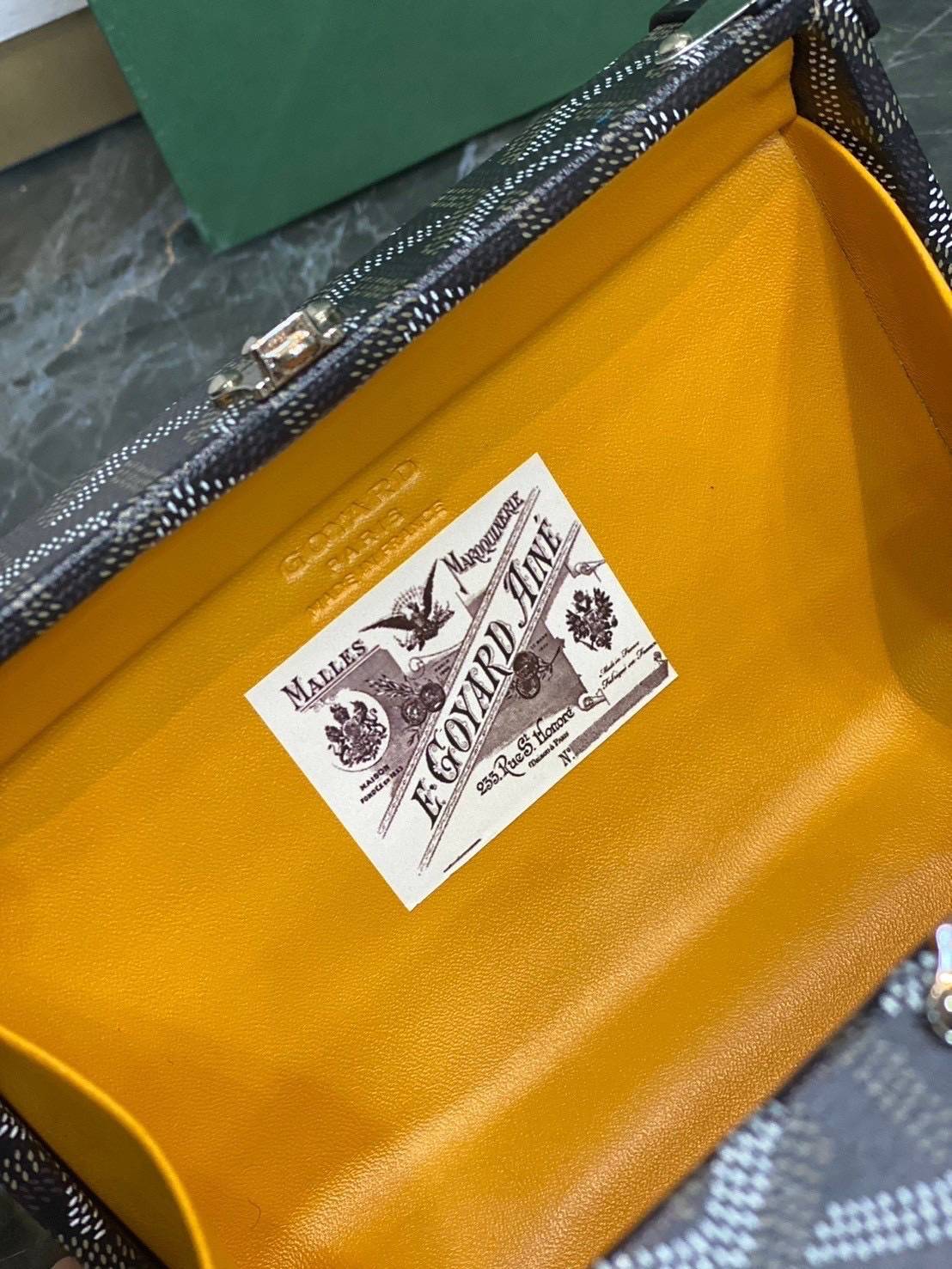 ORI หนังแท้ | Goyard Minaudière Trunk Bag กระเป๋าสะพายทรงแมสเซ็นเจอร์ เป็นคลัตช์ได้ในใบเดียว น้ำหนักเบา ทรงกล่องดีไซน์ใช้งานง่าย สวยหรู