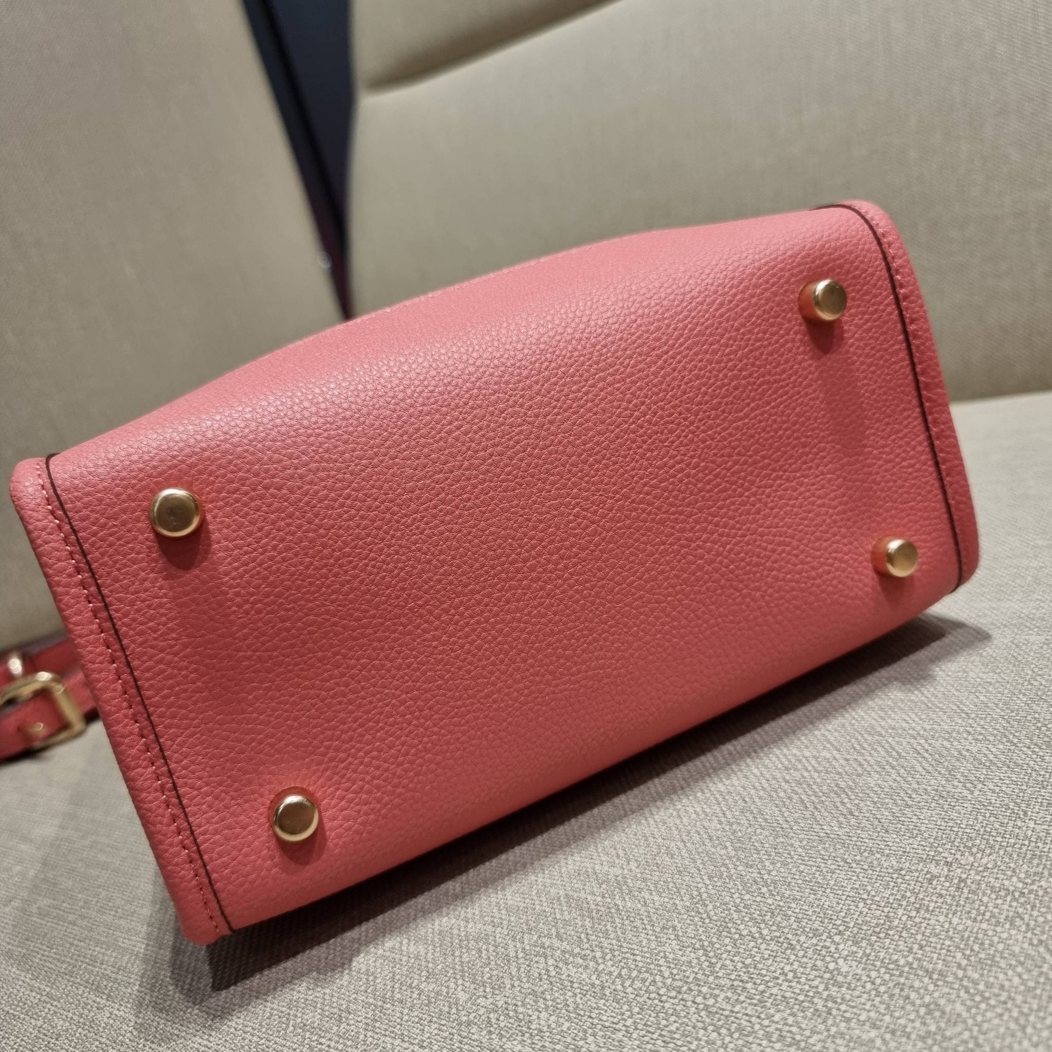 COACH C8198 DEMPSEY TOTE 22 WITH GARDEN PLAID PRINT AND COACH PATCH คอลใหม่สุดคิ้วท์ หวานๆใสๆ น่ารักชะมัด!! ดีไซน์ลายสก็อต เหมาะกับฟีลลิ่งปิคนิคเป็นที่สุด กระเป๋าทรงโท้ท ไซส์กำลังสวย ฟังก์ชั่นการใช้งานก็สะดวกที่สุด มีทั้งสายคล้องในตัว และสายครอสบอดี้ วัสด