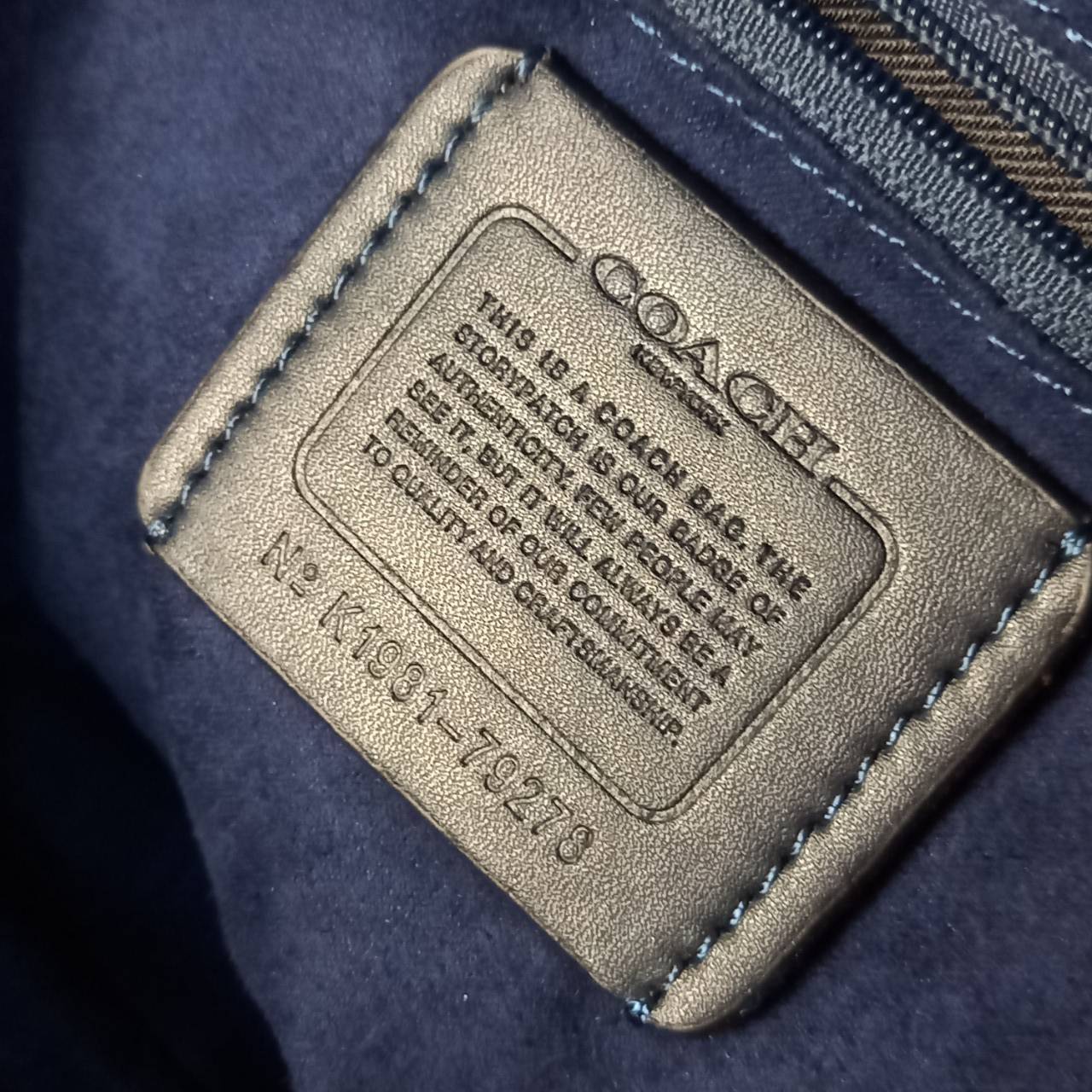 OUTLET 】COACH Camera Bag In Colorblock With Coach Patch (COACH F79278) 🍁หายากมากๆแล้วรุ่นนี้**จะถือ หรือสะพาย ได้ตามใจสั่ง //วัสดุหนังแท้เต็มใบ คุณภาพหนังดีมากๆ ปักโลโกตัวC ด้านหน้า ดูดีแบบไม่ซ้ำใคร //มาพร้อมสายสะพาย 2 สาย >>สายหนัง และสายสป