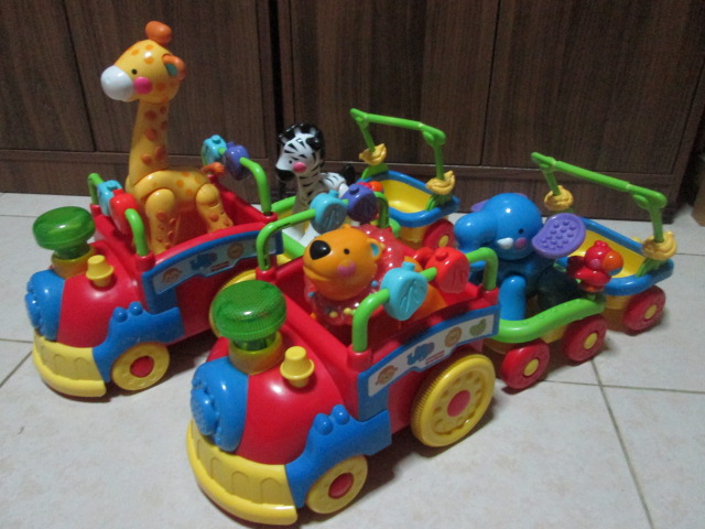 Fisher-Price Amazing Animals Sing and Go Choo-Choo ของเล่นมือสอง