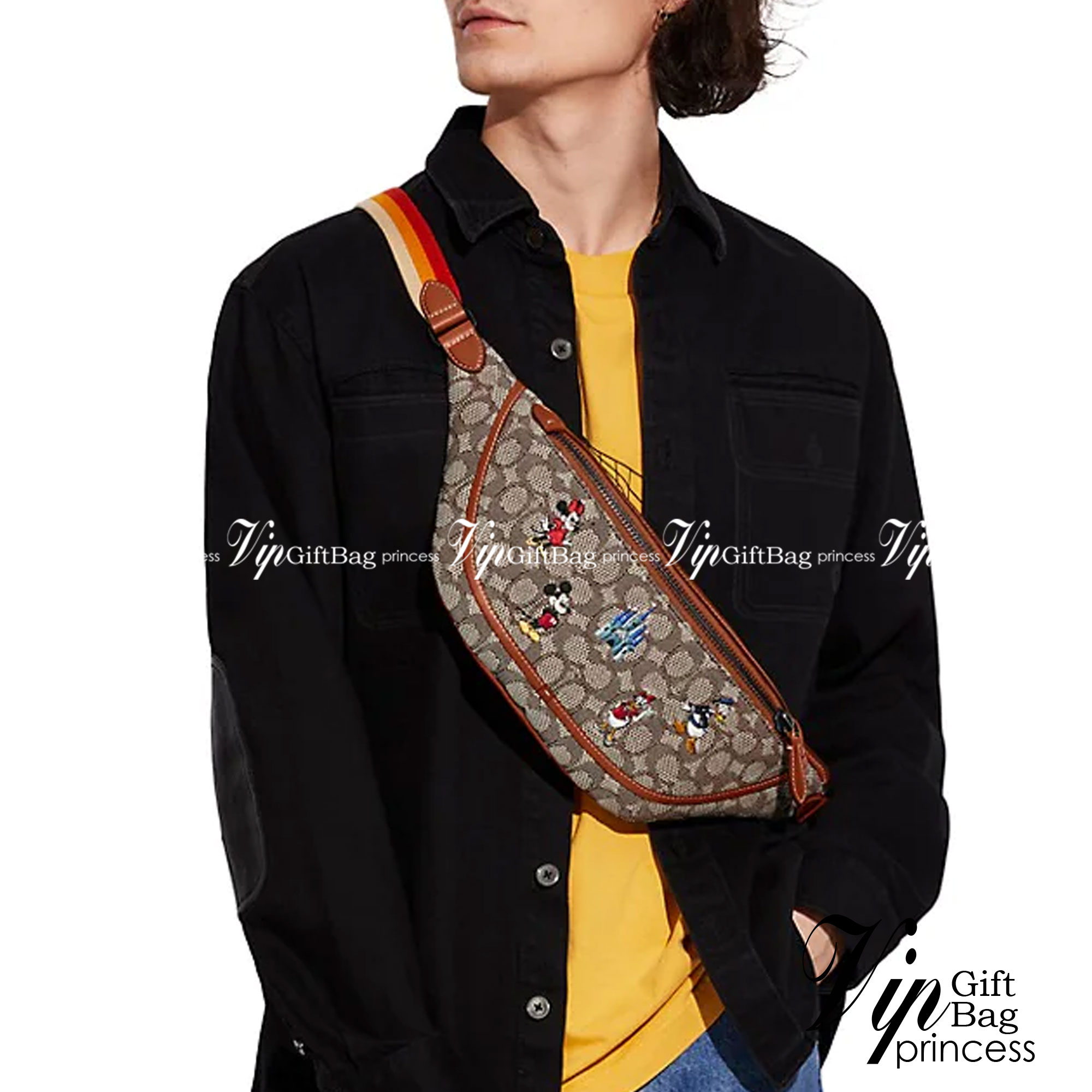 การ์ตูนน่ารักๆ งานปักเน้นๆ สวยงามมากๆค่ะ COACH X DISNEY LEAGUE BELT BAG IN SIGNATURE TEXTILE JACQUARD WITH MICKEY MOUSE AND FRIEND EMBROIDERY ((C8491)) 🌍พร้อมส่งค่ะ! ใช้ได้ทั้งหญิงและชาย