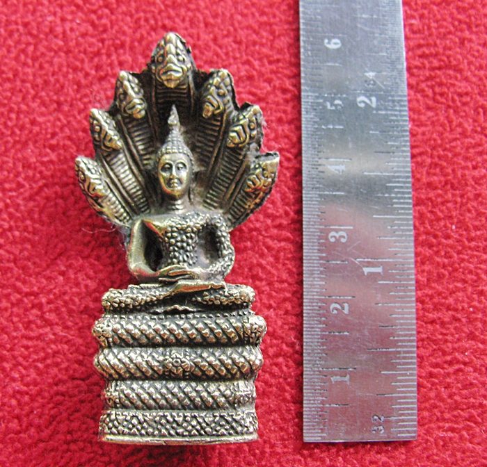 พระประจำวันเกิดวันเสาร์ ปางนาคปรก เนื้อทองเหลืองพร้อมใบคาถาค่ะ