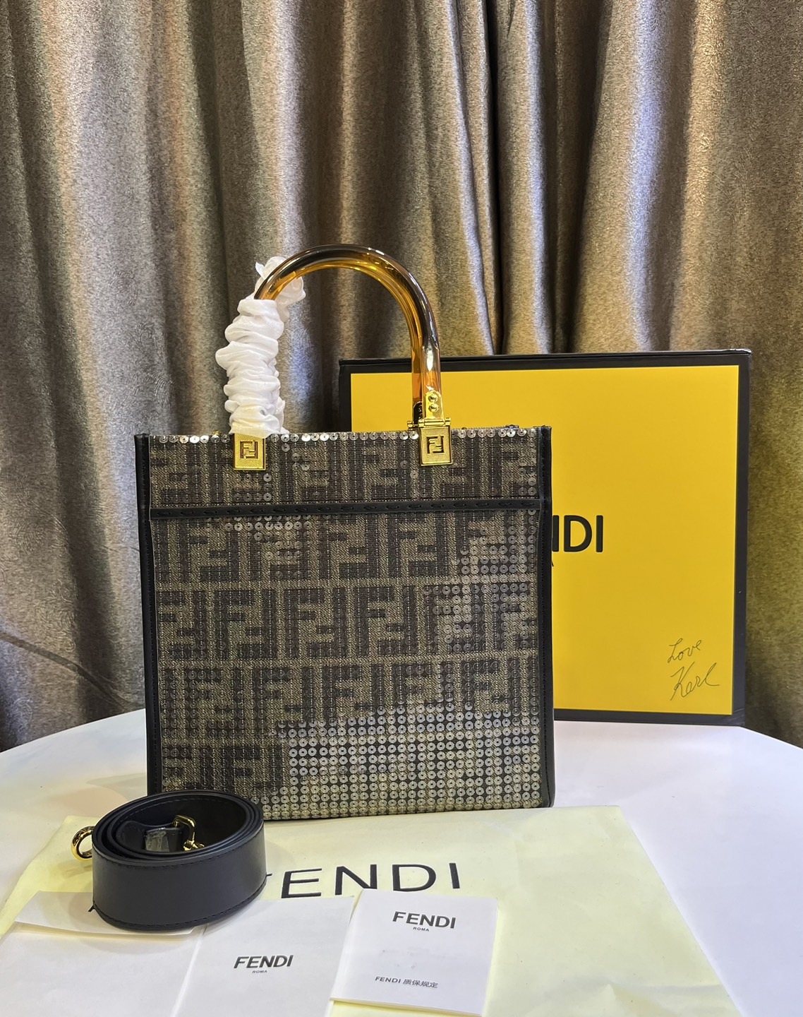 FENDI Sunshine jacquard FF sequins shopper / Fendi Tote bag 25cm พร้อมส่ง กระเป๋าสะพายทรงโท้ท ปักเลื่อมแวววาว รุ่นใหม่ สวยหรู **สินค้าเกรดออริจินอล 1:1 สลับแท้