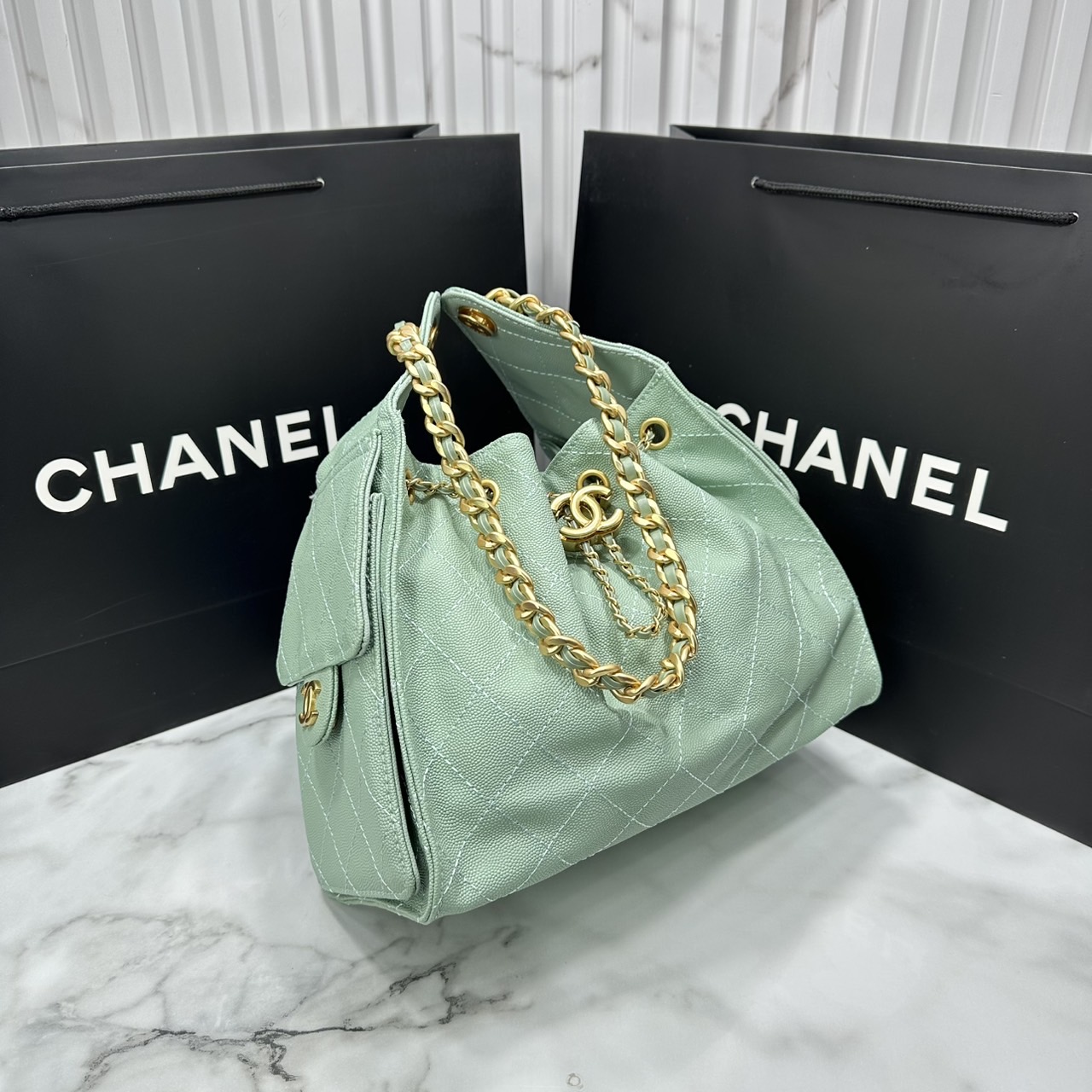 ORI หนังแท้ | 25cm CHANEL 25 Small Handbag Spring-Summer 2025 กระเป๋าสะพายรุ่นใหม่สุดฮอตแห่งปี หนังแท้ลายเกรน ที่สุดแห่งความไอคอนิก มาพร้อมใบเล็ก อะไหล่สีทองสวยหรู
