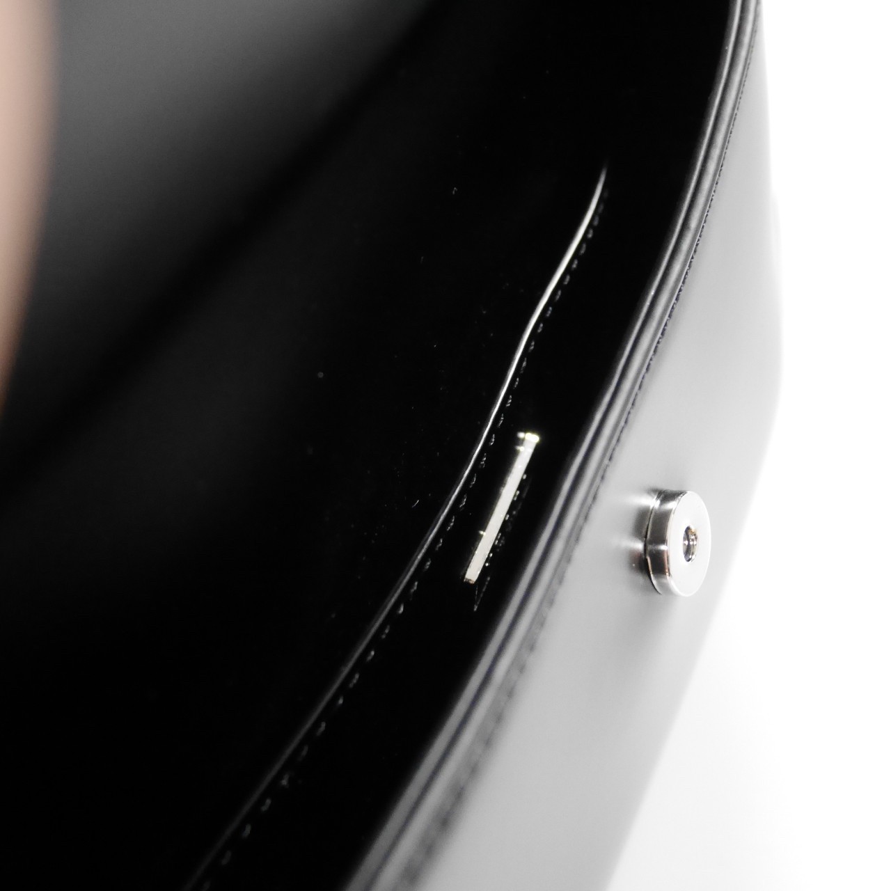 PRADA CLEO BRUSHED LEATHER SHOULDER BAG กระเป๋าทรงสวยยอดฮิต ทรงสะพายไหล่สวยหรูอยู่ทรง หนังเรียบเงาหรูสุดคลาสสิก