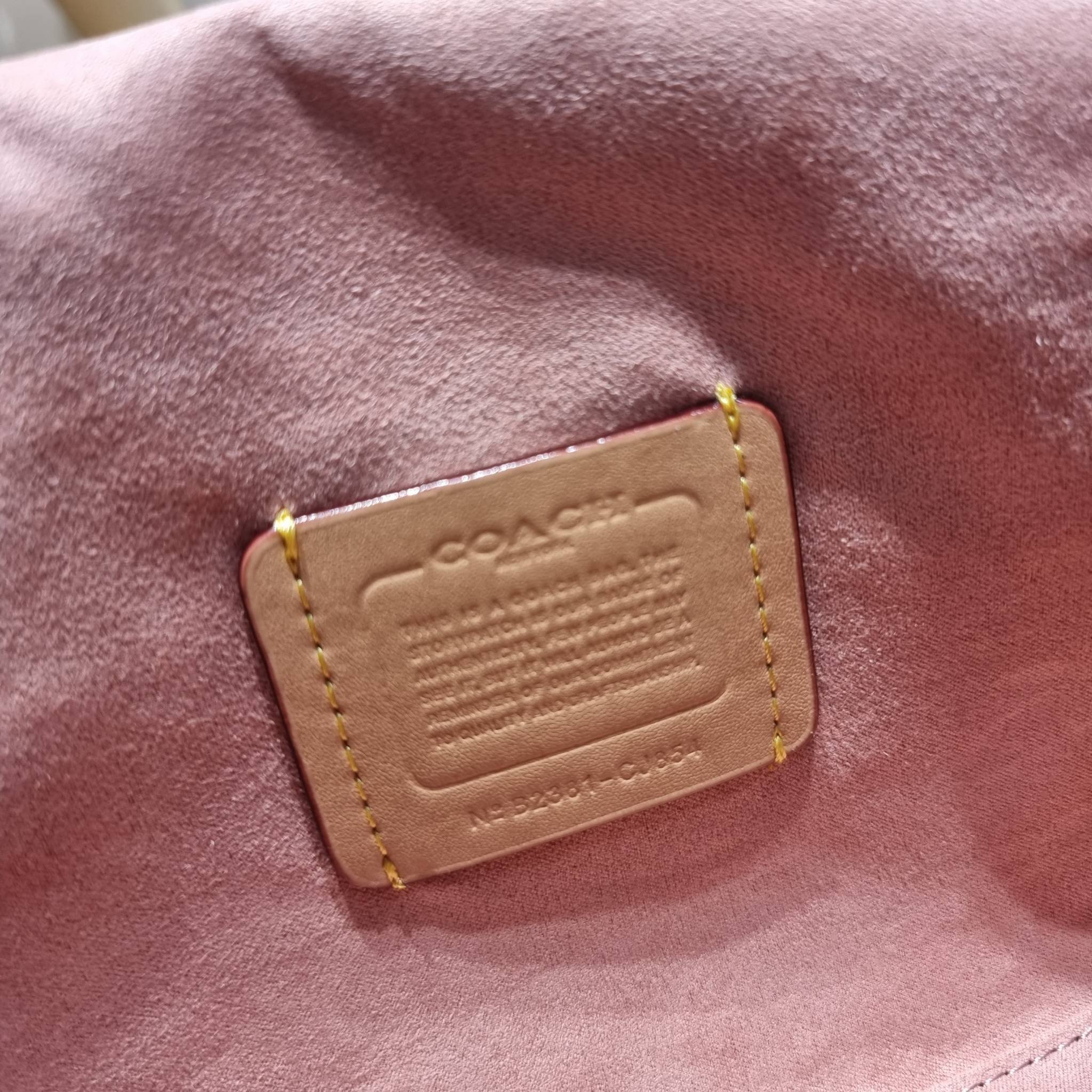 COACH CJ854 SOFT TABBY SHOULDER BAG IN SIGNATURE DENIM ฉุดไม่อยู่แล้วจริงๆกับไอเท็มนี้ ที่ร้อนแรงแบบปังๆไปเลย!! กระเป๋าสะพายไหล่/สะพายข้าง ดีไซน์วินเทจย้อนยุค สวยคมชัด คลาสสิคใช้ได้ทุกลุค