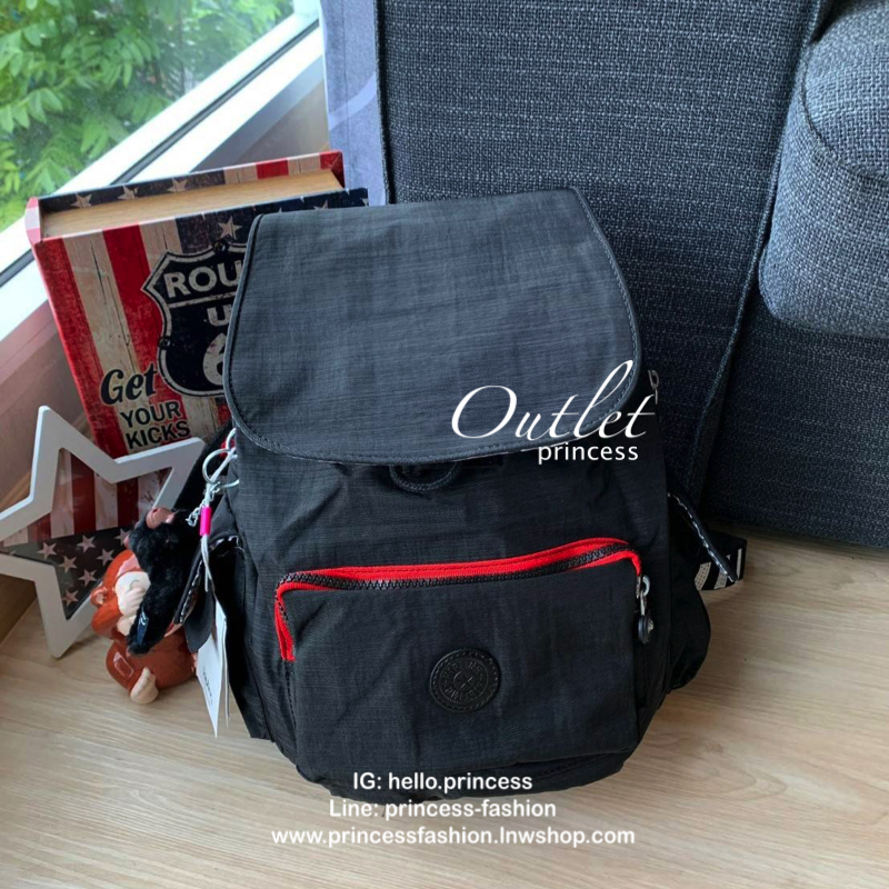 Kipling City Pack S K14275มาพร้อมดีไซน์ทันสมัย ใช้งานได้อย่างคล่องตัว ด้วยสีและลายสุดคลาสสิก โดดเด่นด้วยพื้นที่ภายในและช่องต่างๆ ที่ให้คุณจัดเก็บของสำคัญได้อย่างครบถ้วน มีช่องเก็บของสัมภาระหลายขนาดสะดวกใช้งานเลยคร้า!!