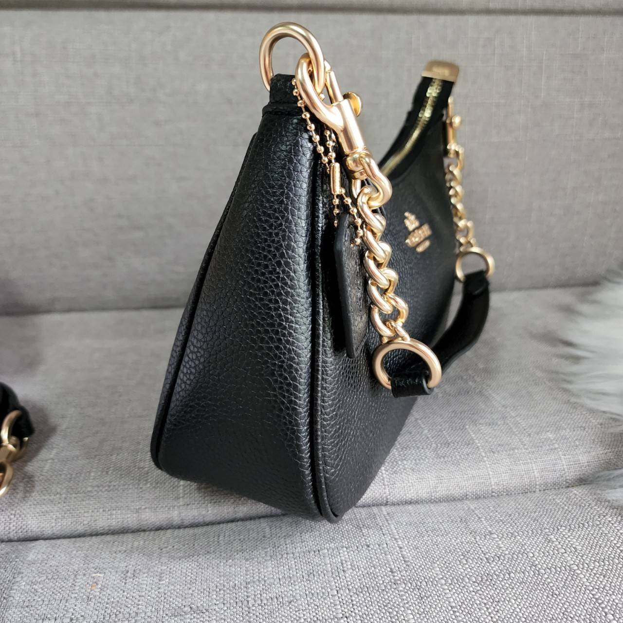 พร้อมส่งครบสี สวยทุกสีเลยค่า😘 ((CA173//CA209//CA548)) COACH TERI SHOULDER BAG 🔹กระเป๋าทรงพอช ในรูปแบบหนังแท้ หนังนิ่มสวยมากค่ะ