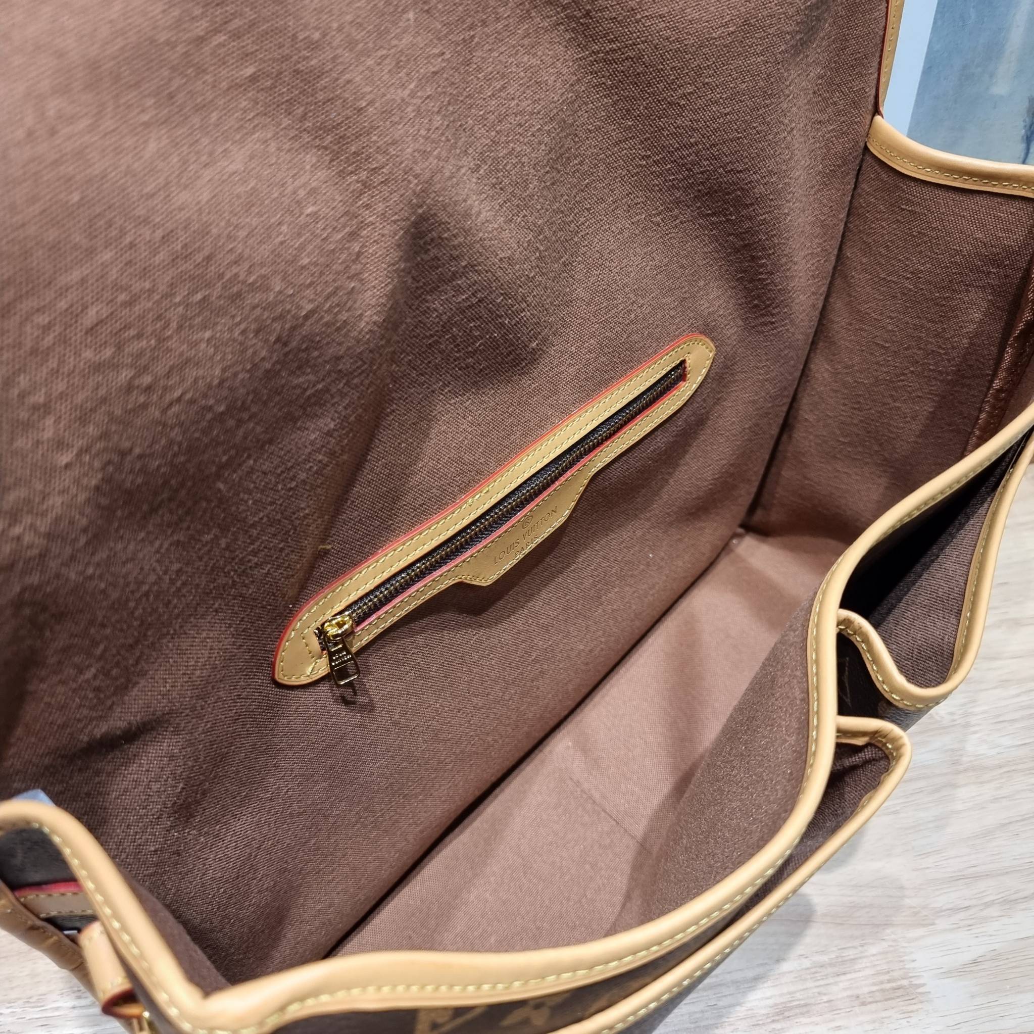 LV Vintage Monogram Sac Gibeciere GM messenger / LV GIBECIERE CROSSBODY BAG กระเป๋าสะพายข้างใบใหญ่ ทรงแมสเซนเจอร์ เอาใจหนุ่มๆ ดีไซน์วินเทจ ย้อนยุค คลาสสิคไม่มีเบื่อ วัสดุหนังแคนวาส ทนทาน