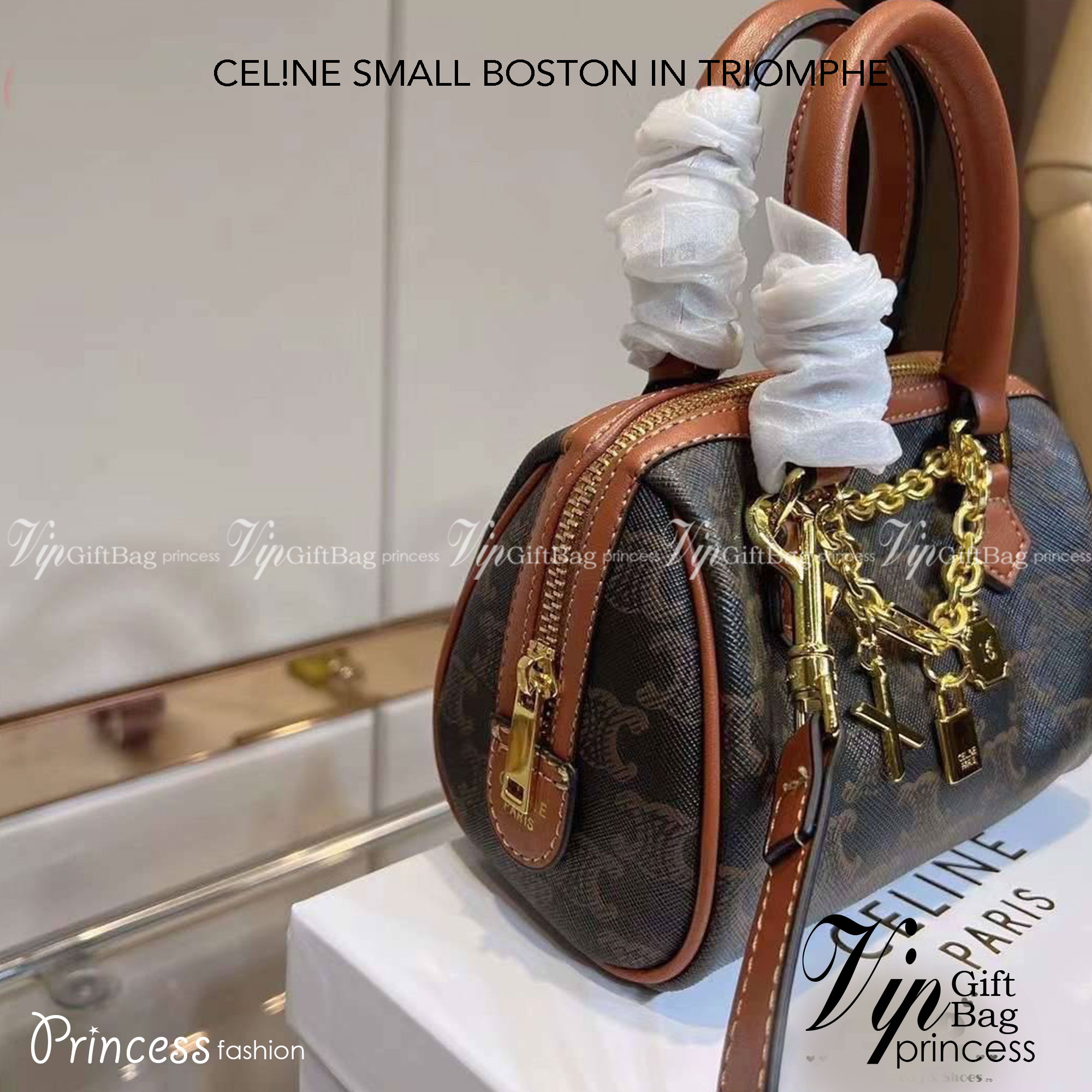 CELINE MINI BOSTON IN TRIOMPHE CANVAS / CELINE MINI CROSSBODY BAG VIP วัสดุแคนวาสหนังสวยอยู่ทรง ดีไซน์ยอดนิยมทรง Speedy ประดับสร้อย สายโซ่สีทองหรูเปิดปิดด้วยซิปคู่แบรนด์