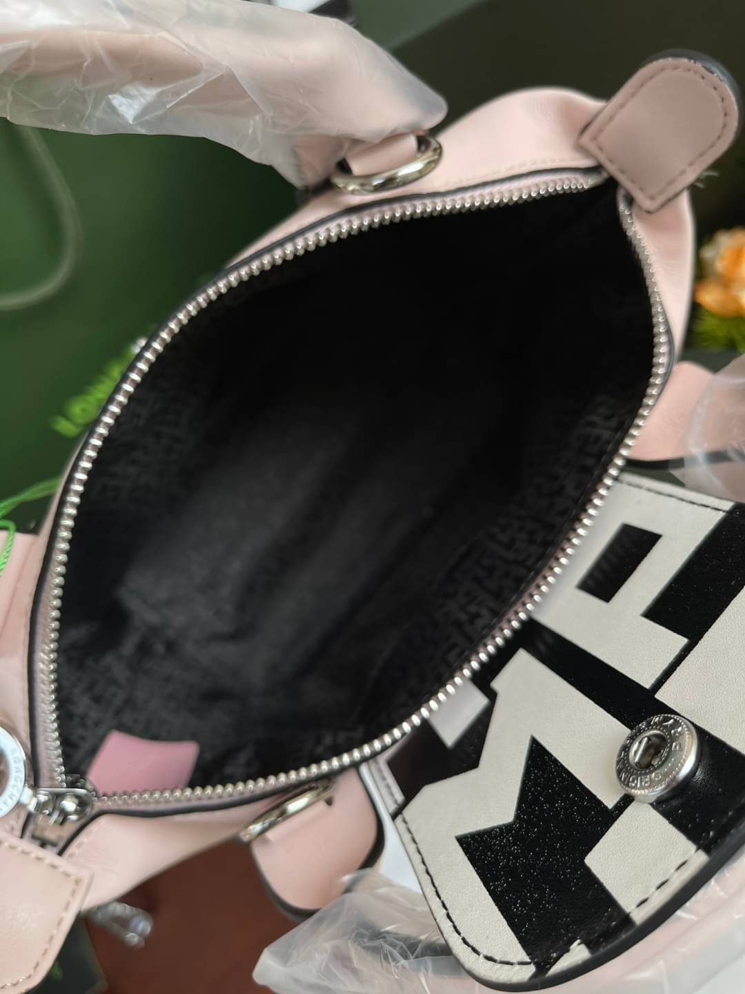 Longchamp year of the Ox Capsule / Longchamp Year of OX LE PLIAGE CUIR TOP HANDLE BAG XS ต้อนรับปีวัวด้วยคอลเล็คชั่นพิเศษ วัสดุหนังเมทิส (Metis) หรือหนังแกะเนื้อนุ่มมาพร้อมหูจับขนาดสั้นเหมาะถนัดมือ