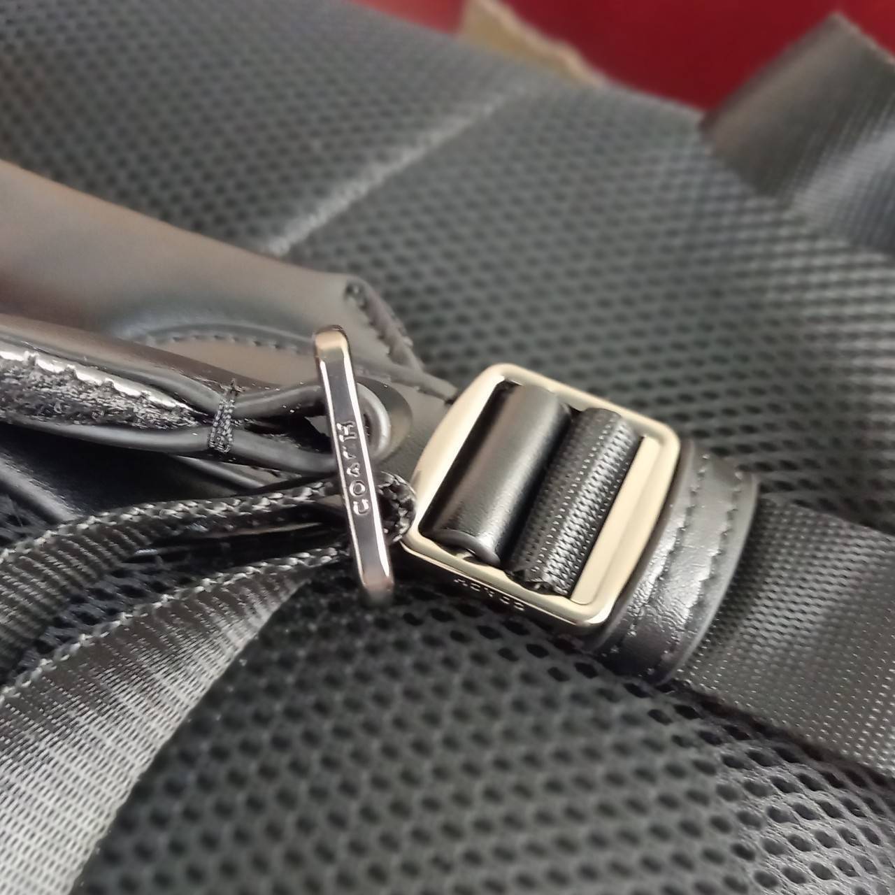 COACH WEST BACKPACK IN SIGNATURE CANVAS WITH VARSITY STRIPE (COACH 3001)😎กระเป๋าเป้ กระเป๋าสะพาย รุ่นหายาก ที่มีมาไม่บ่อย// วัสดุแคนวาส ผสมหนังแท้ หนังนิ่ม ทรงสวย จุของได้เยอะ ลาย SIGNATURE โดดเด่น ดูดีม๊าก!!// มีช่องหลัก แยกเป็น 2 ช่อง สามารถแยกเ