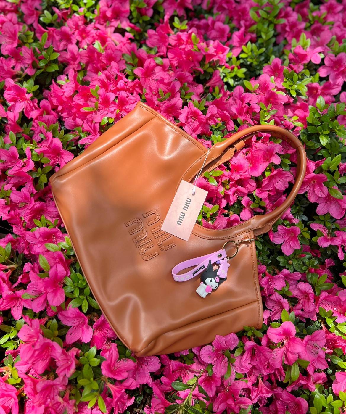 Mui Mui Ivy Tote Bag กระเป๋าสะพายทรงโท้ท ภายในโล่งกว้าง หนังนิ่มเงาสวยมาก เกรดออริ 1:1 ใช้งานต่างประเทศได้