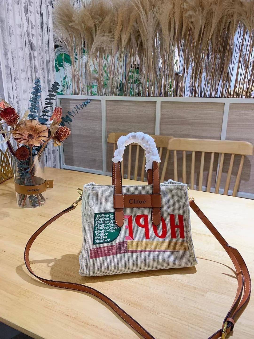 Medium : CHLOÉ Woody large leather-trimmed cotton-canvas tote corita kent tote 14” canvas Corita Kent large tote in embroidered artwork & shiny calfskin