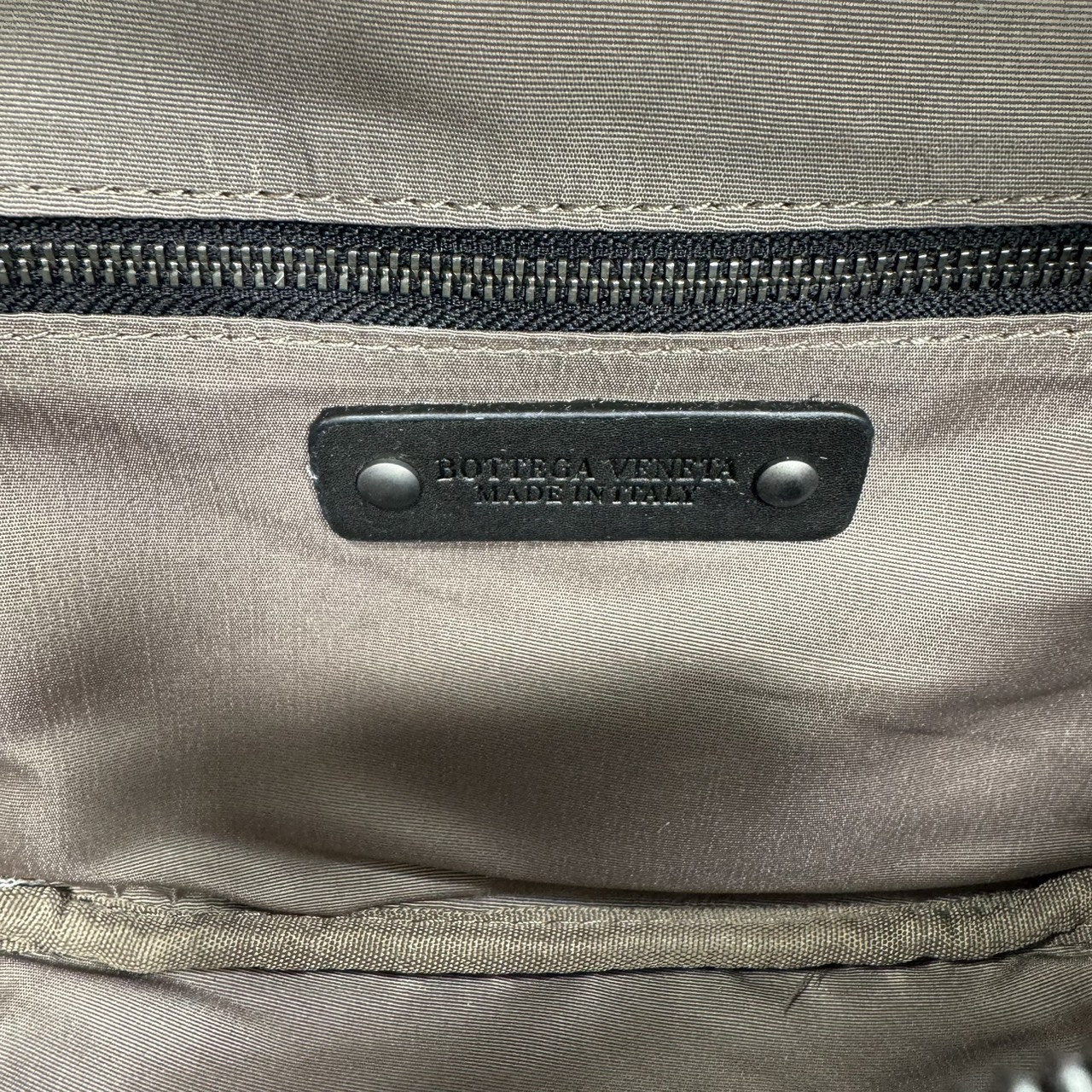 BOTTEGA Belt Bag กระเป๋าคาอก ดีไซส์สานเป็นเอกลักษณ์ everyday look เอาใจหนุ่มๆ สวยเท่คลาสสิก เกรดออริ 1:1