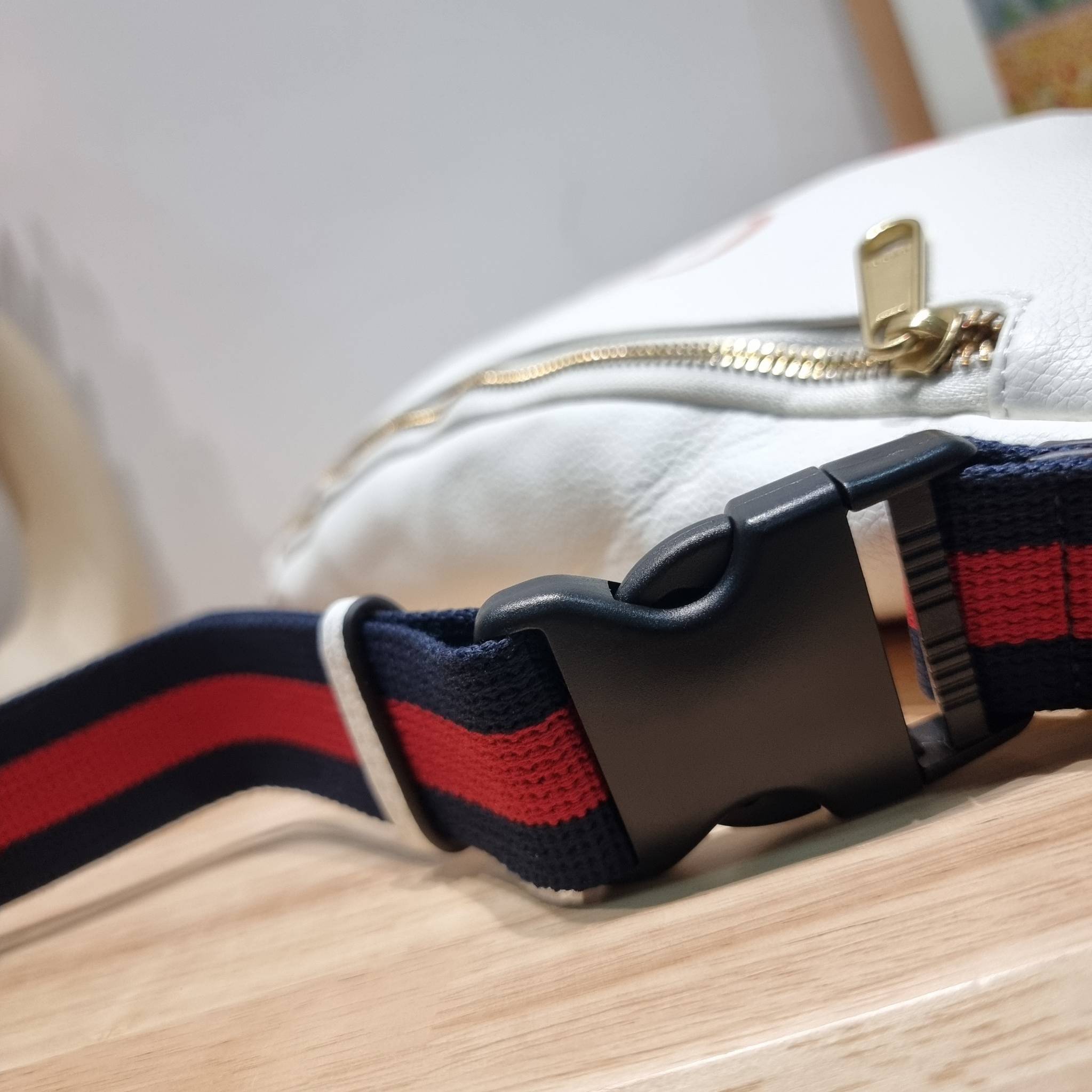 GUCCI Print Logo Belt Bag / GG LEATHER BELT BAG ไอเท็มยอดฮิต ขึ้นแท่น best seller กับกระเป๋าคาดอก ไซส์ใหญ่จุได้คุ้มค่า รูปทรงคลาสสิค พกพาง่าย