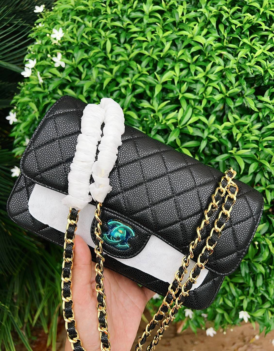 CHANEL CLASSIC CAVIAR LEATHER BAG กระเป๋าคลาสสิกรุ่นยอดนิยม รุ่นที่ใช้ได้ทุกยุคทุกสมัยจริงๆ ไม่มีคือพลาดที่สุด ^^ สวยยันเงาค่าสาวๆ! 🧡 เกรดออริจินอล ใช้งานต่างประเทศได้