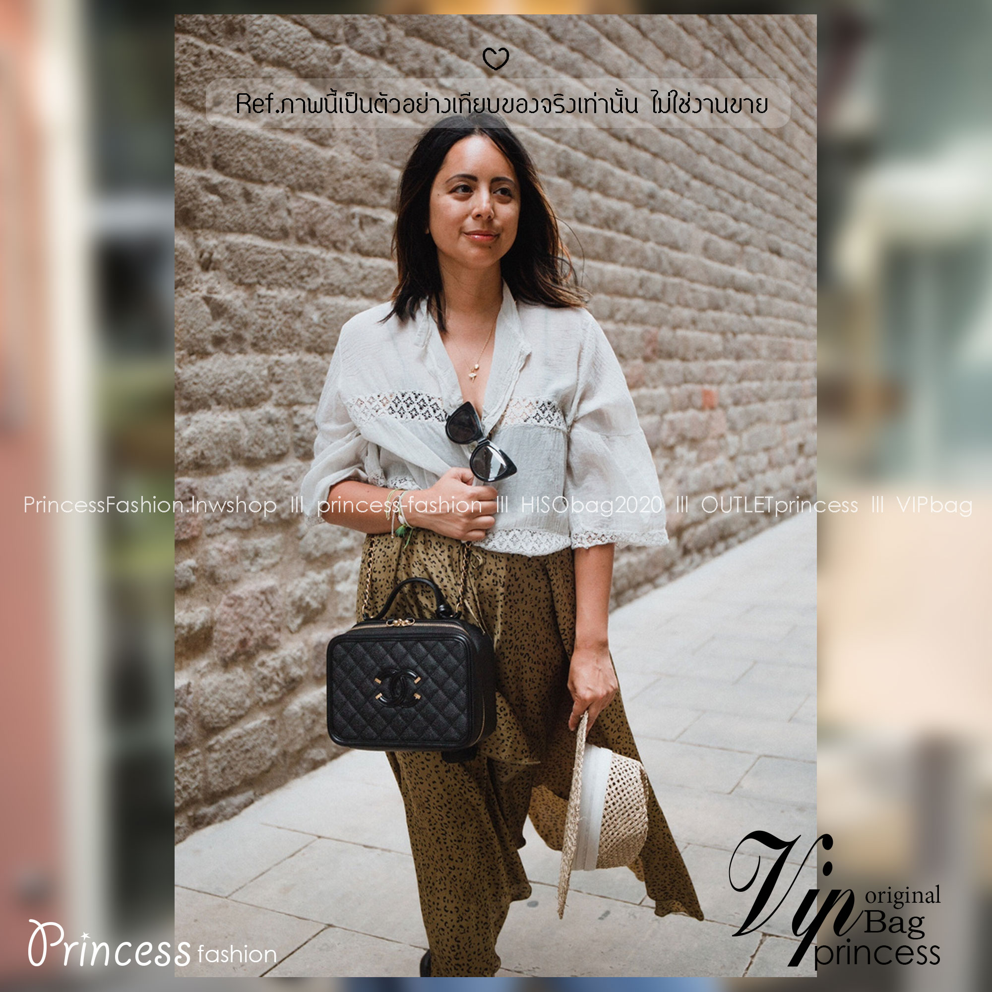 Chanel CC Filigree Vanity Case งานตามหาเข้าแล้วน้า พร้อมส่งมีจำนวนจำกัดนะคะ กระเป๋าสะพายทรงกล่องรุ่นยอดนิยม นอกจากความคลาสสิคของรูปทรง ตัวอะไหล่ก็ยังปรับเพิ่มดีเทลความหรูดูแพง