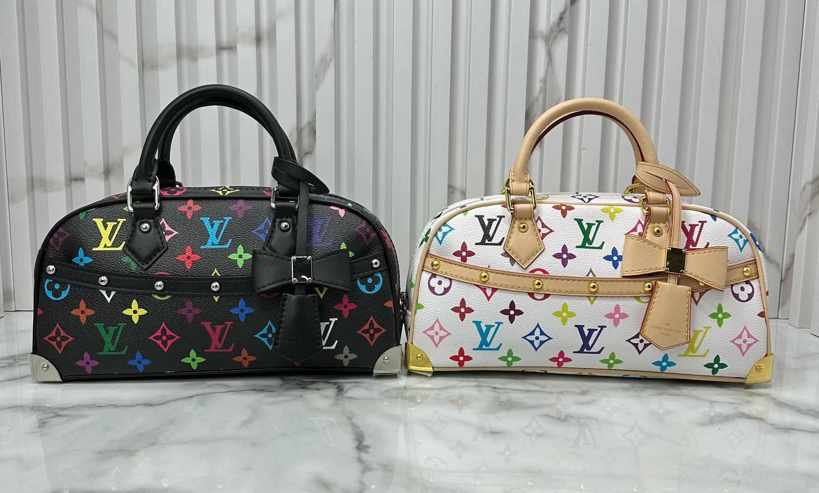 ORI | LV x TM Handbag East West Murakami ใหม่ล่าสุด กระเป๋าสะพายทรงสวย ดีไซน์ใหม่ หรู ดูผู้ดี แต่งแต้มดีเทลเปี่ยมชีวิตชีวาจากคอลเลคชั่น LV x Murakami คอมพลีตลุคด้วยที่ห้อยกุญแจรูปโบว์สุดเอ็กซ์คลูซีฟ