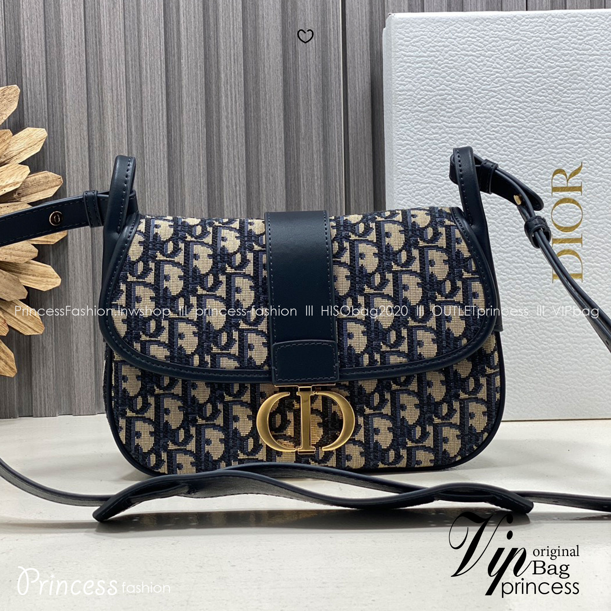 ORI หนังแท้ | DIOR Satchel Medium 30 Montaigne Dior Oblique jacquard fabric กระเป๋าสะพายไอเทมใหม่ประจำ Fall 2025 ยกระดับไลน์ 30 Montaigne ด้วยดีไซน์แบบแคชชวลที่เสริมด้วยรายละเอียดสุดประณีตบรรจง จากผ้าแจ็กการ์ดลาย