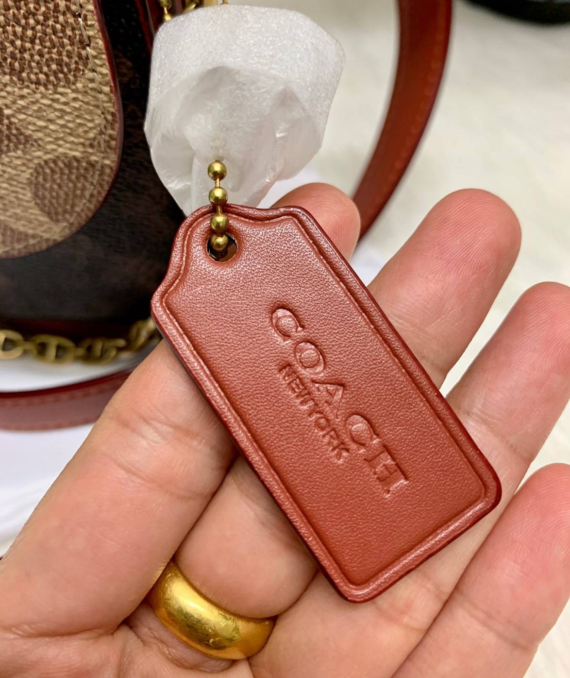 Coach Beat Crossbody Clutch In Signature Canvas With Horse And Carriage Print 🌈พร้อมส่งรุ่นใหม่ล่าสุดค่ะ ได้ไปไม่ผิดหวังแน่นอนค่ะ! กระเป๋าหิ้วได้//คลัทออกงานได้//สะพายครอสบอดี้ร์ได้ สุดคุ้ม! หนังแท้อย่างดี smooth leather ค่ะ