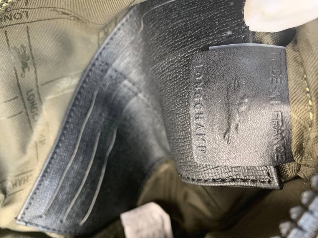 LONGCHAMP LE PLIAGE LGP BELT BAG M เท่ห์อย่างมีสไตล์กระเป๋าทรงคาดอกและคาดเอวดีไซน์แนวสปอร์ต เพิ่มความโดดเด่นทันสมัยด้วยลายซิกเนเจอร์ มีช่องซิปที่ใช้งานง่ายช่วยให้คุณหยิบใช้สิ่งของจำเป็นได้อย่างสะดวกและง่ายดาย และผสานสายรัดแบบปรับได้เข้ากับหัวเข็มขัดตัวล็อ